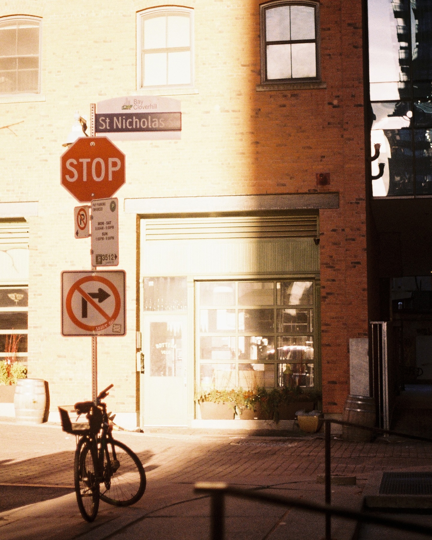 Toronto
#toronto #film #filmphotography #canonae1