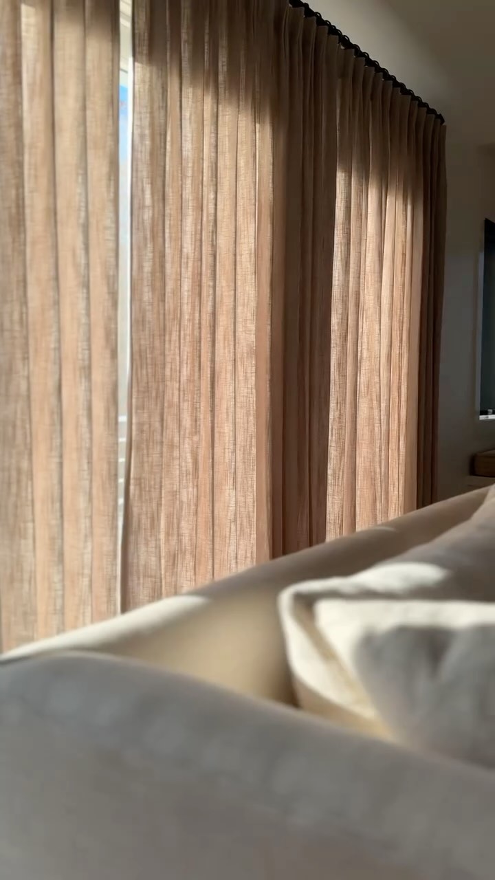 There’s nothing like the perfect set of custom draperies to bring a room together. These newly installed beauties add just the right touch of elegance, warmth, and flow to the space. Every fold, every detail—perfection. @gotchacoveredofnewport
#InteriorDesignGoals #DraperyDesign #CustomInteriors #DesignDetails #LuxuryLiving #EastCoastDesign #EuropeanElegance