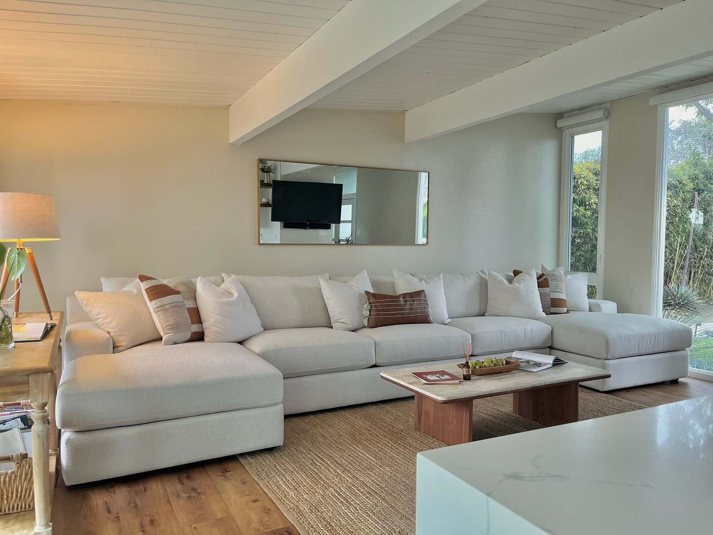 Take a look at our customers new sectional from @johnmichaeldesigns
Fabric: Sugarshack - Glacier
Custom made here in California with performance fabric from @revolutionfabrics
And yes, we deliver outside of the Central Valley!
#johnmichaeldesigns #customupholstery #lasvegasmarket #amparandesign #customsectional #customsofa #designerfurniture