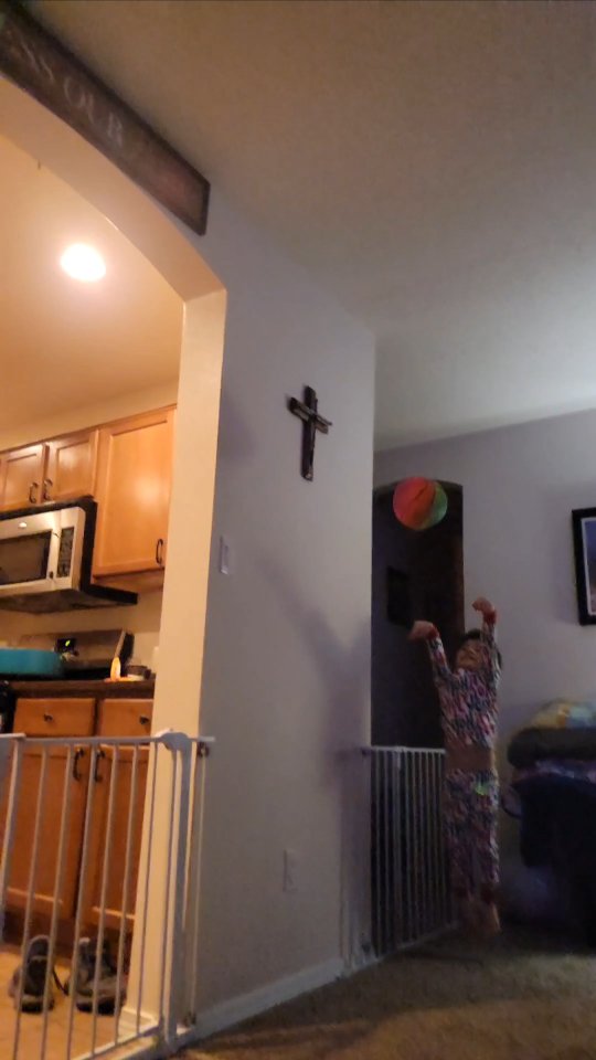 Kiko wanted to get his buckets in before dinner!
Show him some love! ❤️