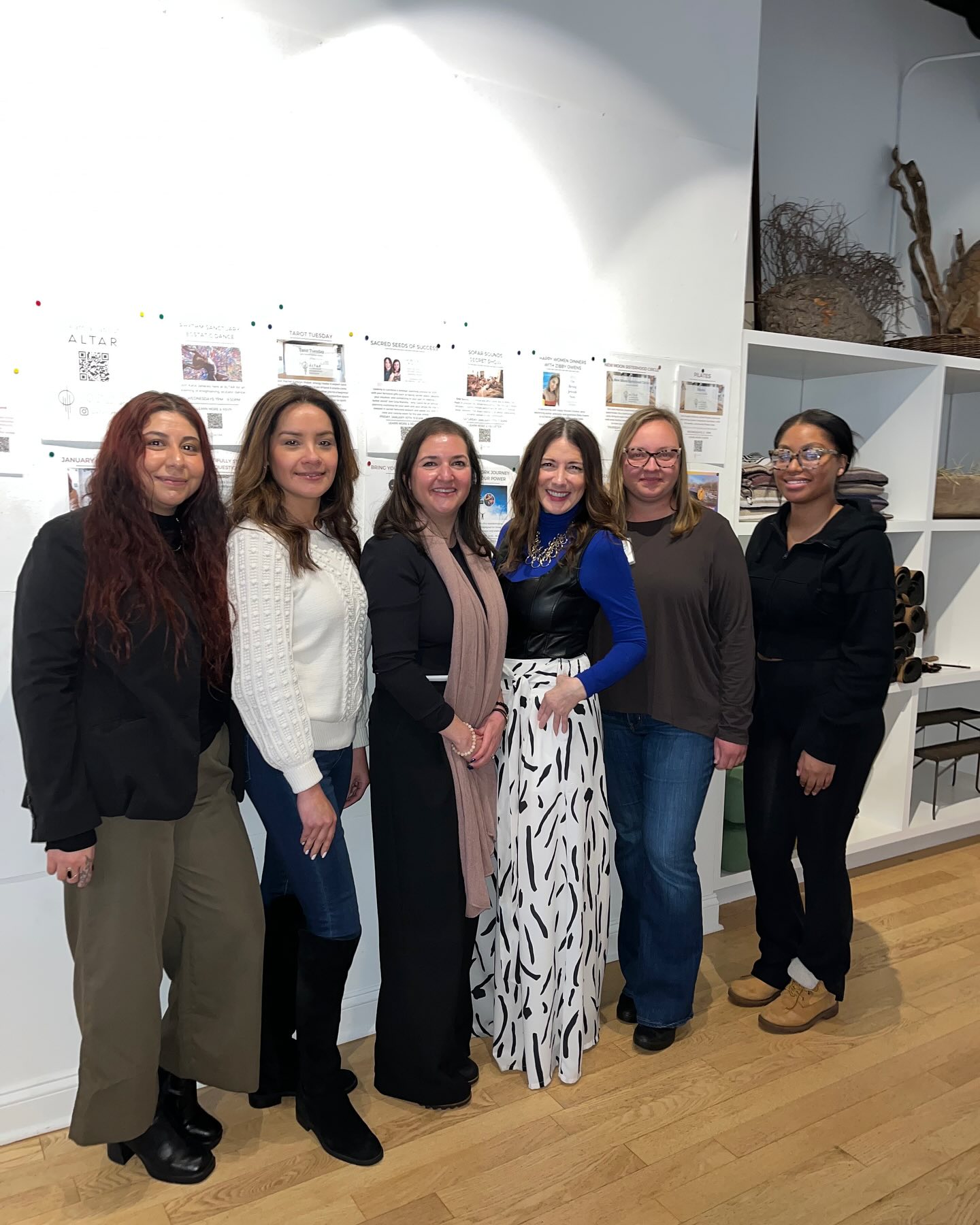 I’m still feeling the heart energy from my recent event at @altarcommunity with @ginamarotta , Sacred Seeds of Success.
I received an unexpected gift! 💝
The universe brought together two worlds I deeply love: The Goldie Initiative and @luxurylivingchicago —united by a shared passion for feminine leadership in real estate.
As someone who wholeheartedly supports The @goldieinitiative , it was an honor to welcome incredible women who are rising up in the real estate, to this sacred space. Together, we explored the magical wisdom that feminine leadership offers and created a conversation filled with authenticity, love, and deep connection.
✨Want to know the best part?
Hearing the profound wisdom each guest brought to the conversation was so moving. The energy was heartfelt, the insights were inspiring, and the room was so soulful—it left me feeling completely full and uplifted.
This event was a powerful reminder of how women in leadership can come together to rise, inspire, and lead with love. I’m so grateful for everyone who joined and contributed to this meaningful experience.
Let’s continue planting sacred seeds of success together. The best is yet to come. 💖
#realestate #womeninleadership #leadership #luxuryliving