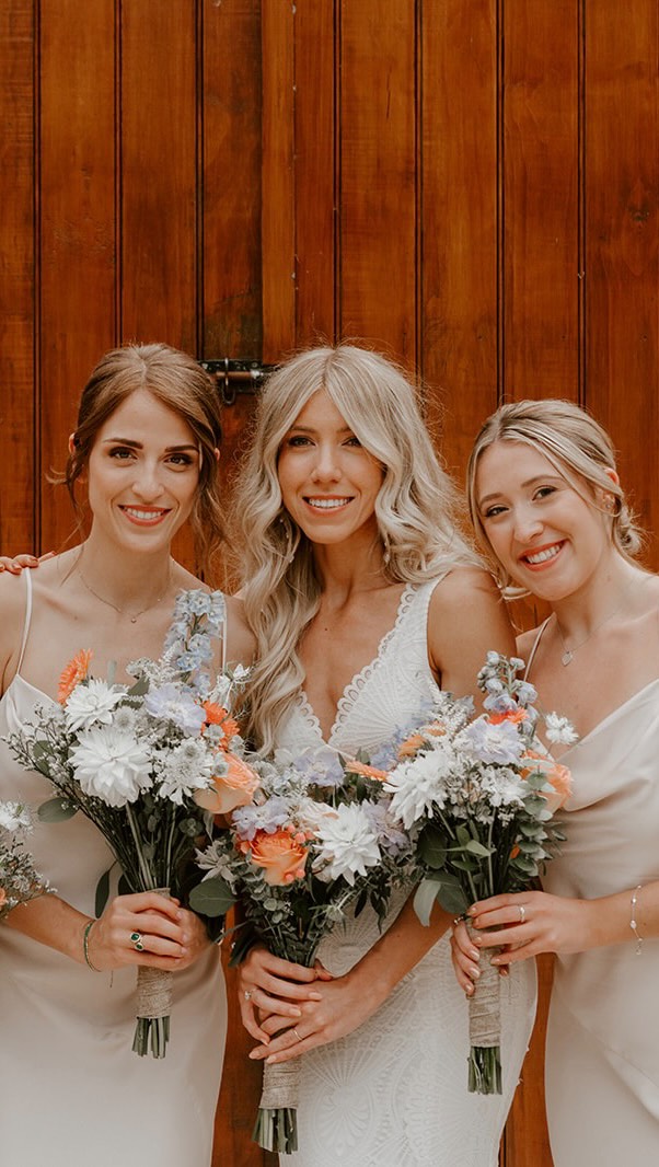 When the dream team come together, magic happens! ✨
If you want to look and feel this amazing on your big day, I’d love to hear from you!
(And if you want to see Abbie getting bridal ready, check out my previous reel!)
The Dream Team!
Photography @hannah_lightpainter
Venue @cissbury_
Hair @holly_hair3
Dress @grace_loves_lace
Alterations @thefinishingstitches
Floristry @gingerlilybrighton
Makeup by me @elliemcgowanmakeup