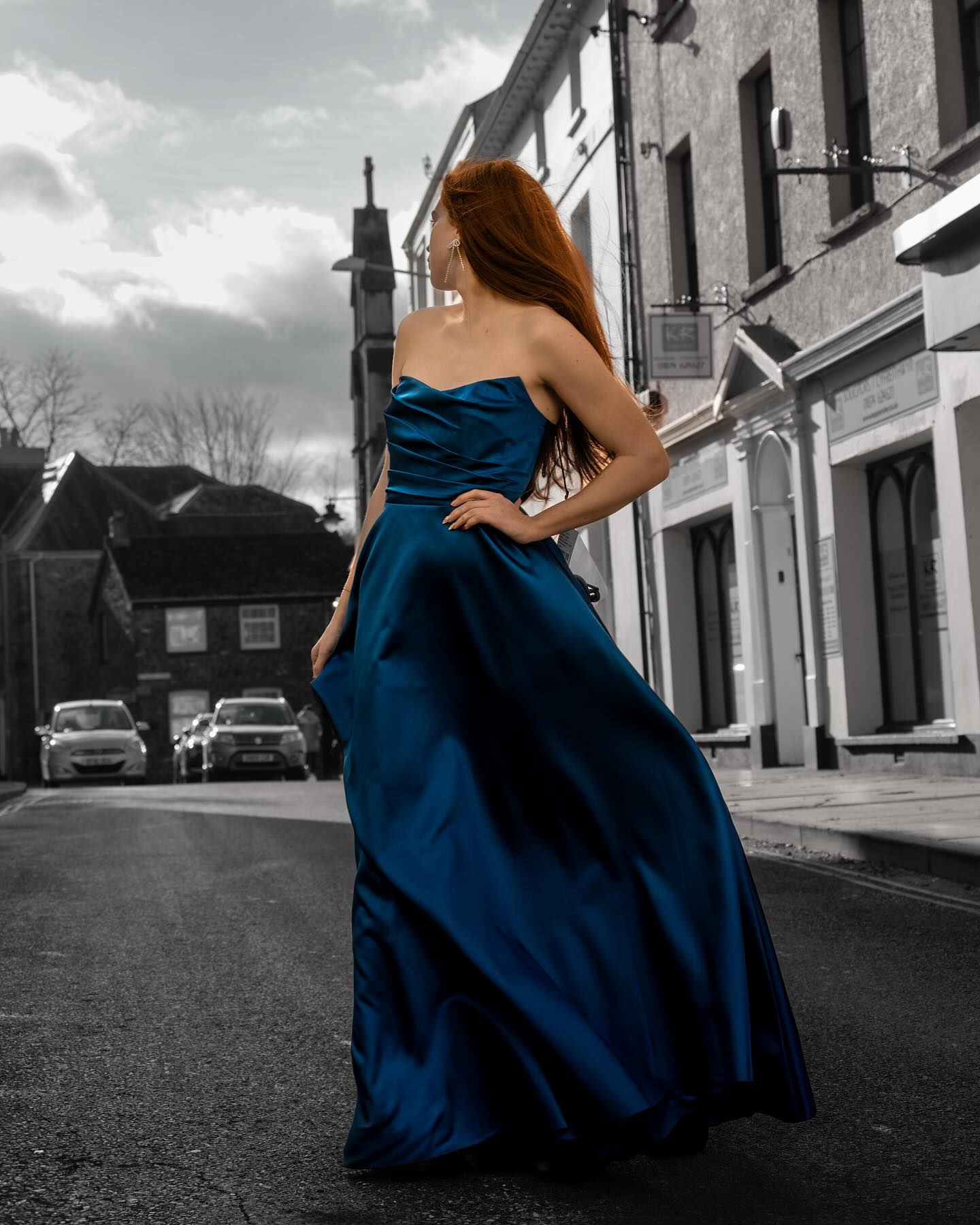 Couple of shots from today’s impromptu shoot in #brecon for @dressedtoimpressbrecon . @harriet_jones22 was absolutely a star in slightly chilly temperatures, modelling some fabulous #prom2025 dresses .. we took her for coffee and put the heating on in the car after. #workinghard #model #begindthescenes #thisgurlisonfire🔥 #photography #photoshoot #modellife
