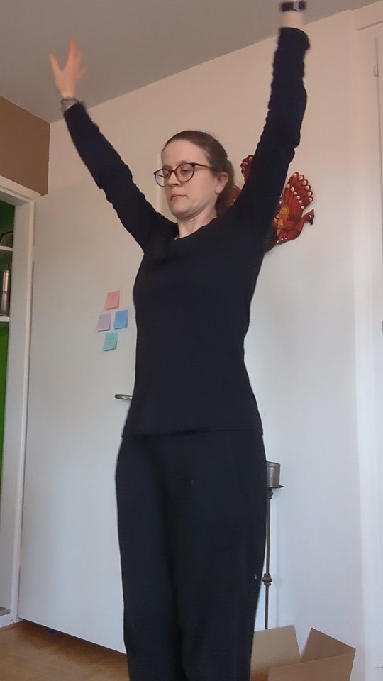 Maybe it's all about staying true to yourself and learning how to surf the waves of life.
For me today that meant having a dance with me, myself and I. 💫
#innerdancefacilitator #schamanismus #innerearbeit #innerdance #memyselfandi #piscesseason #newmoonvibes #innererherbst #selbstfürsorge