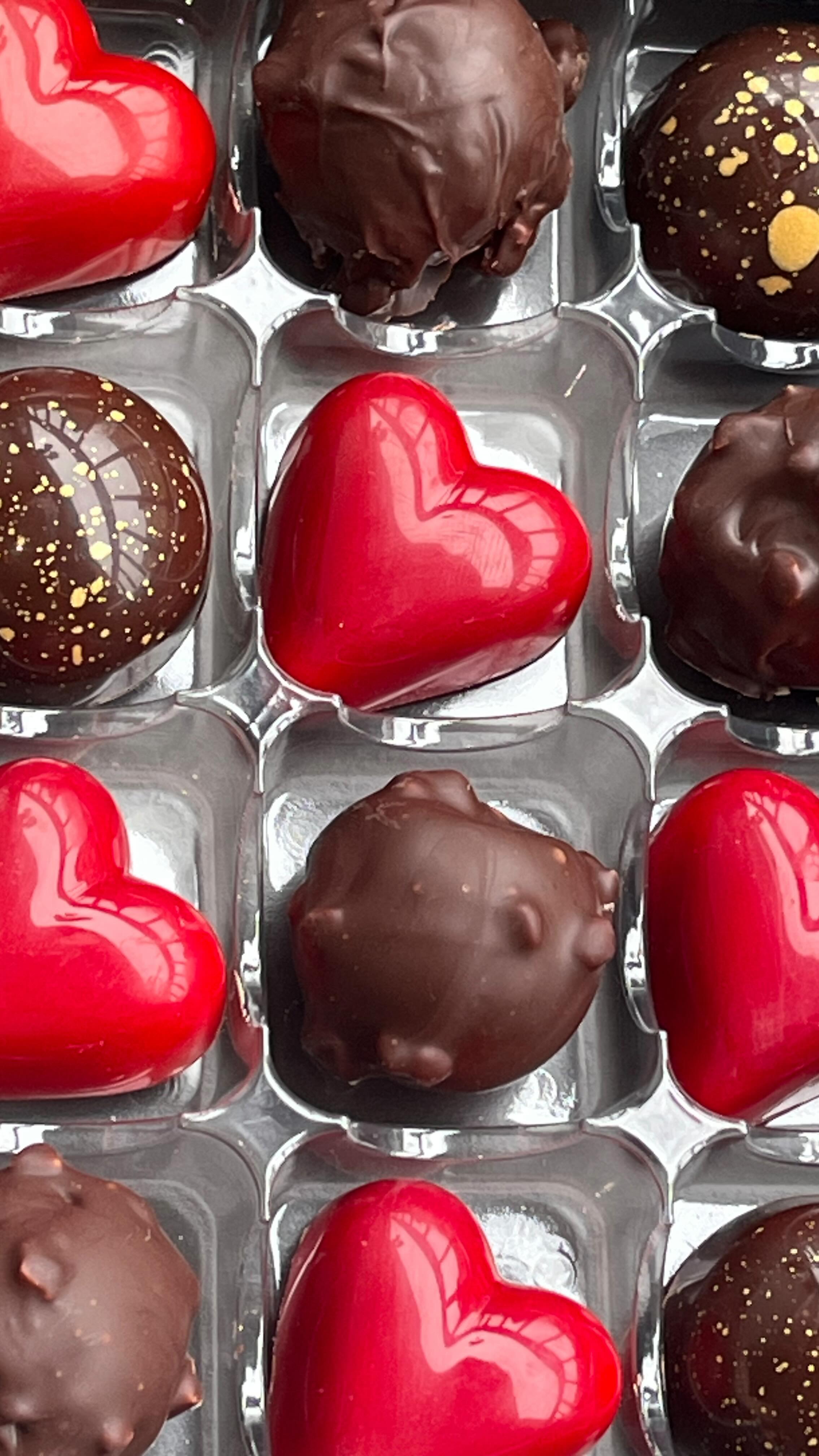 Our Hazelnut Praline Rochers are back and also available dairy-free!
Here’s where you can find us this week:
@partridgesfoods
✨ Special Chinese New Year Celebration 🧧🐍
🗓️ Saturday, 1st February
⏰ 10:30 AM – 4:00 PM
@allypallyfm (Campsbourne School)
🗓️ Sunday, 2nd February
⏰ 10:00 AM – 3:00 PM
Come and say hi if you’re in the area and don’t forget to check out our special Valentine’s Day offer in collaboration with the very talented @saharzdesign ❤️💙
#finefood #handmade #finechocolate #craftchocolate #artisanchocolate #beantobarchocolate #choco #chocolovers #veganfood #veganchocolates #londonfoodies #valentineday #valentineschocolate