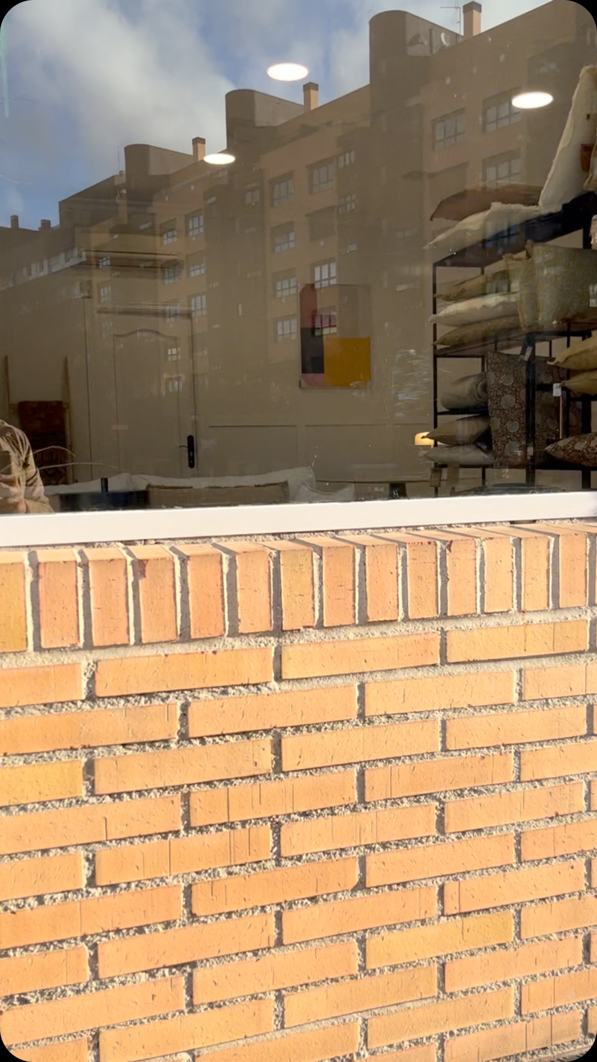 Ya estamos a punto para que puedas pasar por el estudio #livinglavidadeco en la Calle del Bronce, 35!
No importa si tu proyecto es grande o pequeño, nuestro servicio es personalizado y a la medida de tus necesidades y tu presupuesto.
Si tienes dudas, pregunta!!
#diseñodeinteriores #decoracion #textiles #iluminacion #proyectosamedida #decoradoresmadrid