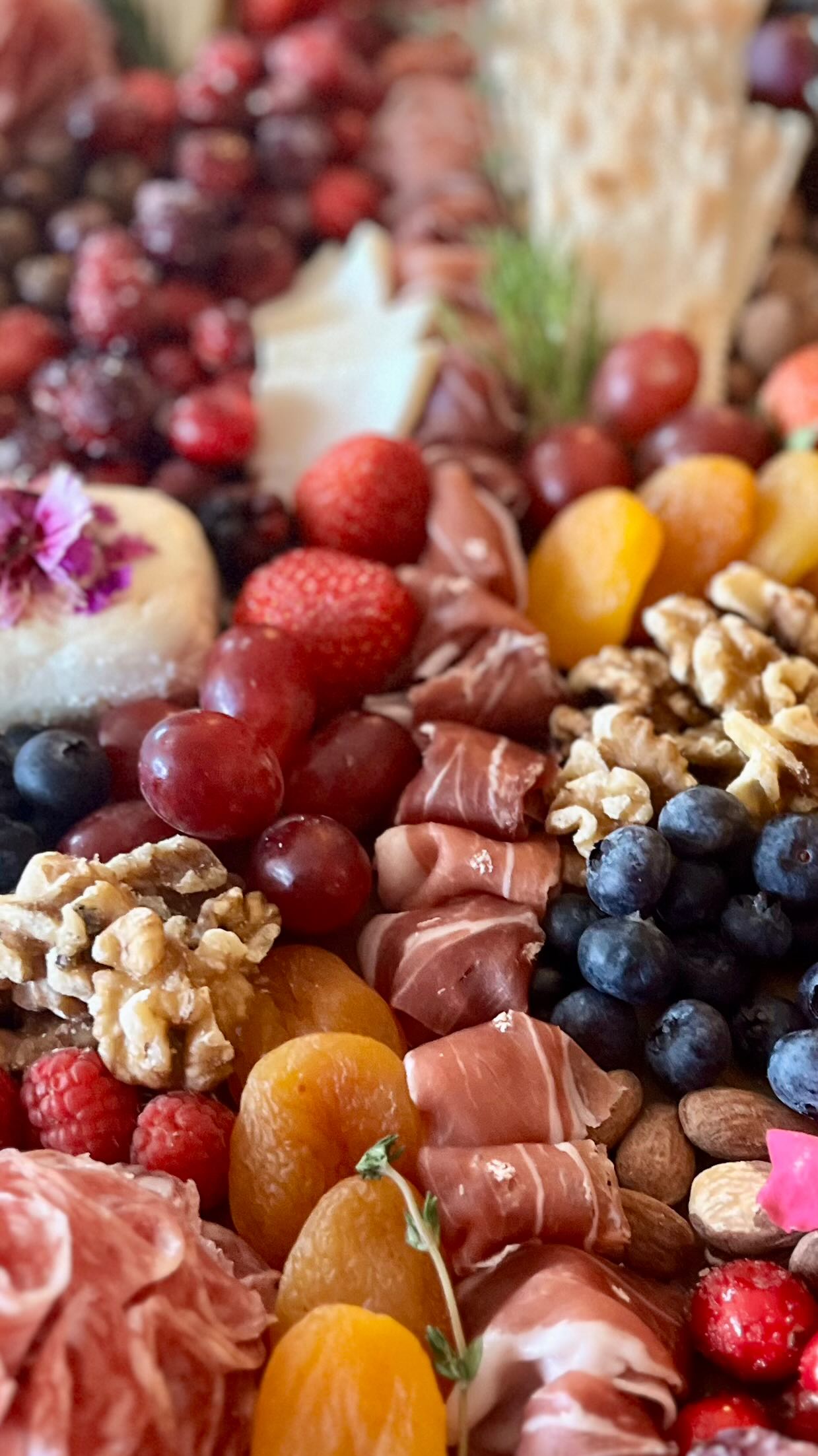 #mangiamo
#charcuterie #charcuterieboard #grazingplatters #grazingboard #grazingtable #grazing #graze #salumeria #salumi #salume #italian #charcuterietable #formaggio #cheese #glutenfree #keto #paleo #foodporn #grazingboxes #foodie #antipasto #antipasti #atx #atxfoodie #austincharcuterie #italianfood #grazingboards #atxfood #latavolatx