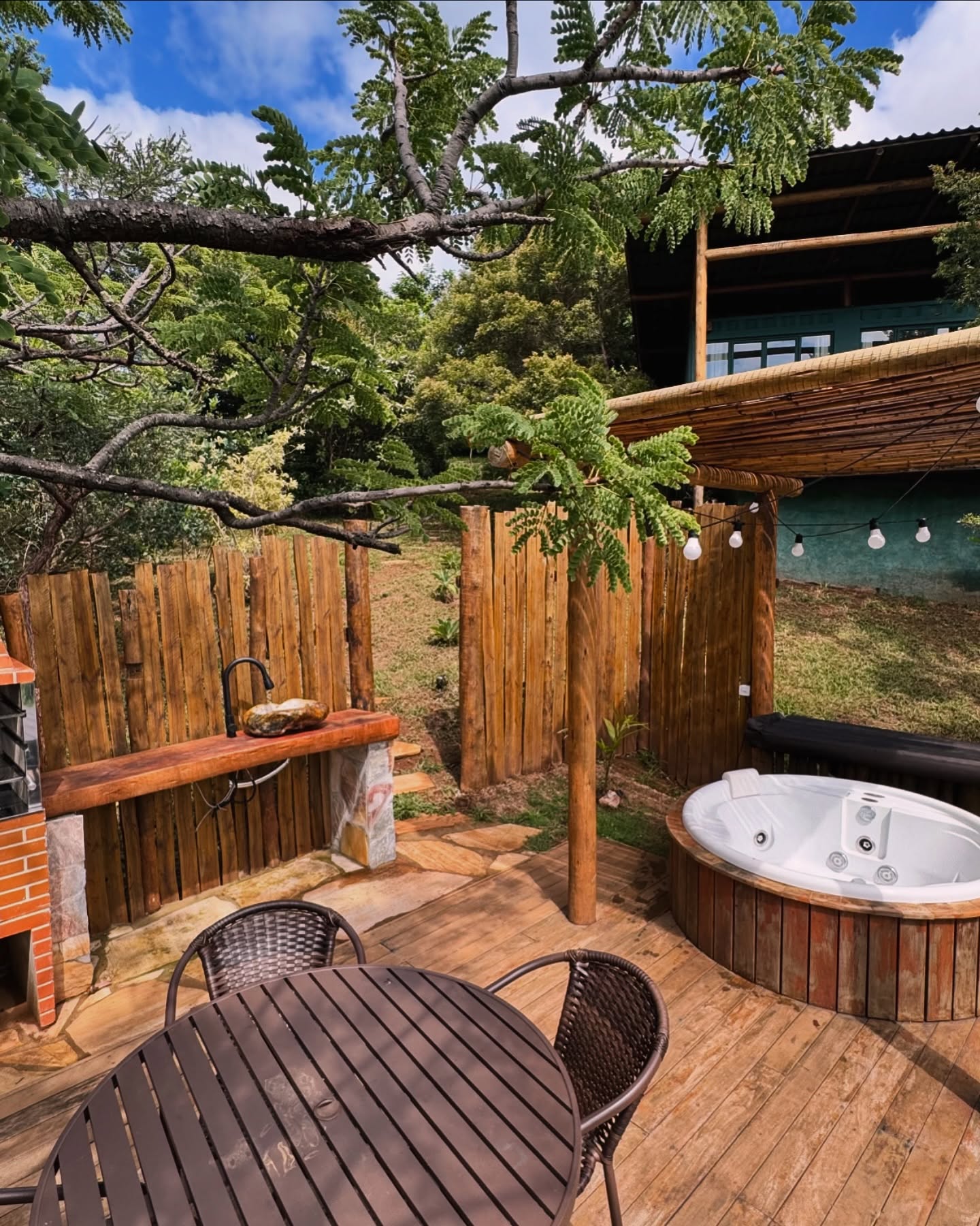 Garanta sua Doca para o Carnaval 2025 🌿
🌟 Pacote Mínimo
📅 Entrada: Sexta-feira, 28/02, a partir das 15h
📅 Saída: Terça-feira, 04/03, até as 19h
(Pacote pode ser alterado.)
💰 Valores:
👉 Doca 1 e 3: R$3000
👉 Doca 2: R$3540 (2 pessoas) | R$4250 (4 pessoas)
👉 Doca 4 e 5: R$2000
👉 Doca 6: R$1600
⚠️ Condições de Reserva:
✅ Confirmação mediante sinal de 50% via depósito bancário.
✅ Saldo restante deve ser depositado até 1 dia antes do check-in.
❌ Cancelamentos com menos de 20 dias terão reembolso apenas em crédito.
❌ Cancelamentos com menos de 10 dias perdem o sinal.
📩 Garanta sua vaga e aproveite o Carnaval com conforto e tranquilidade! 🌊✨
📸 Não esqueça de marcar #DocasDaLapa e inspire outras pessoas a descobrir seu próprio refúgio de paz!
Reserve já e aproveite!
#DocasDaLapa #LapinhaDaSerra #Natureza #Relaxamento #DescansoPerfeito #ConexãoComANatureza