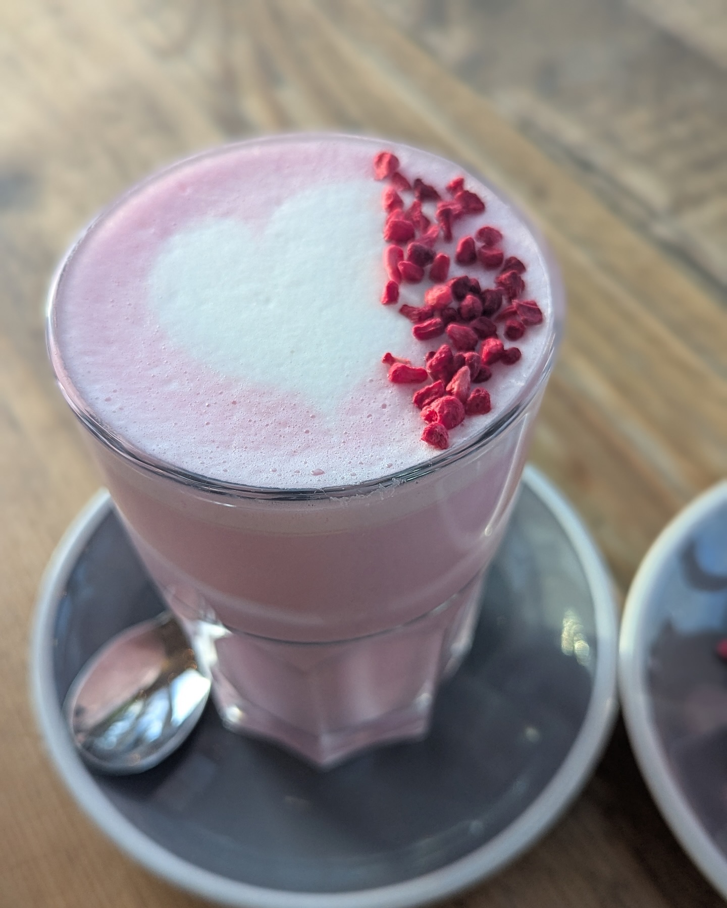 Pretty in pink and oh-so-delicious! 💕✨ Treat yourself (or someone special) to our limited edition Pink Velvet Hot Chocolate—a dreamy blend of white chocolate and raspberry, topped with dried raspberry sprinkles. ✨ Add whipped cream or marshmallows for the ultimate indulgence!
Pair it with our Valentine’s cookies, adorned with love hearts and pink sweets, for a perfectly sweet treat! 💖🍪☕