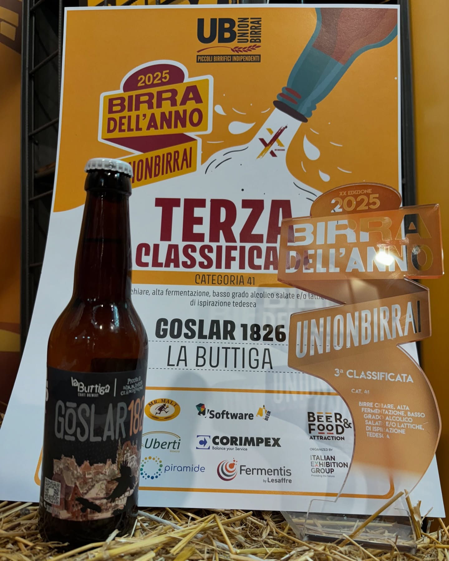 Ci portiamo a casa un terzo posto con la nostra Göslar1826 al @beerfoodattraction @unionbirrai e abbiamo ancora qualche fusto, passa a provarla, a salutare, a farci i complimenti o a insultarci STAND 69 PADIGLIONE A7 #BEVICOMEUNTORO