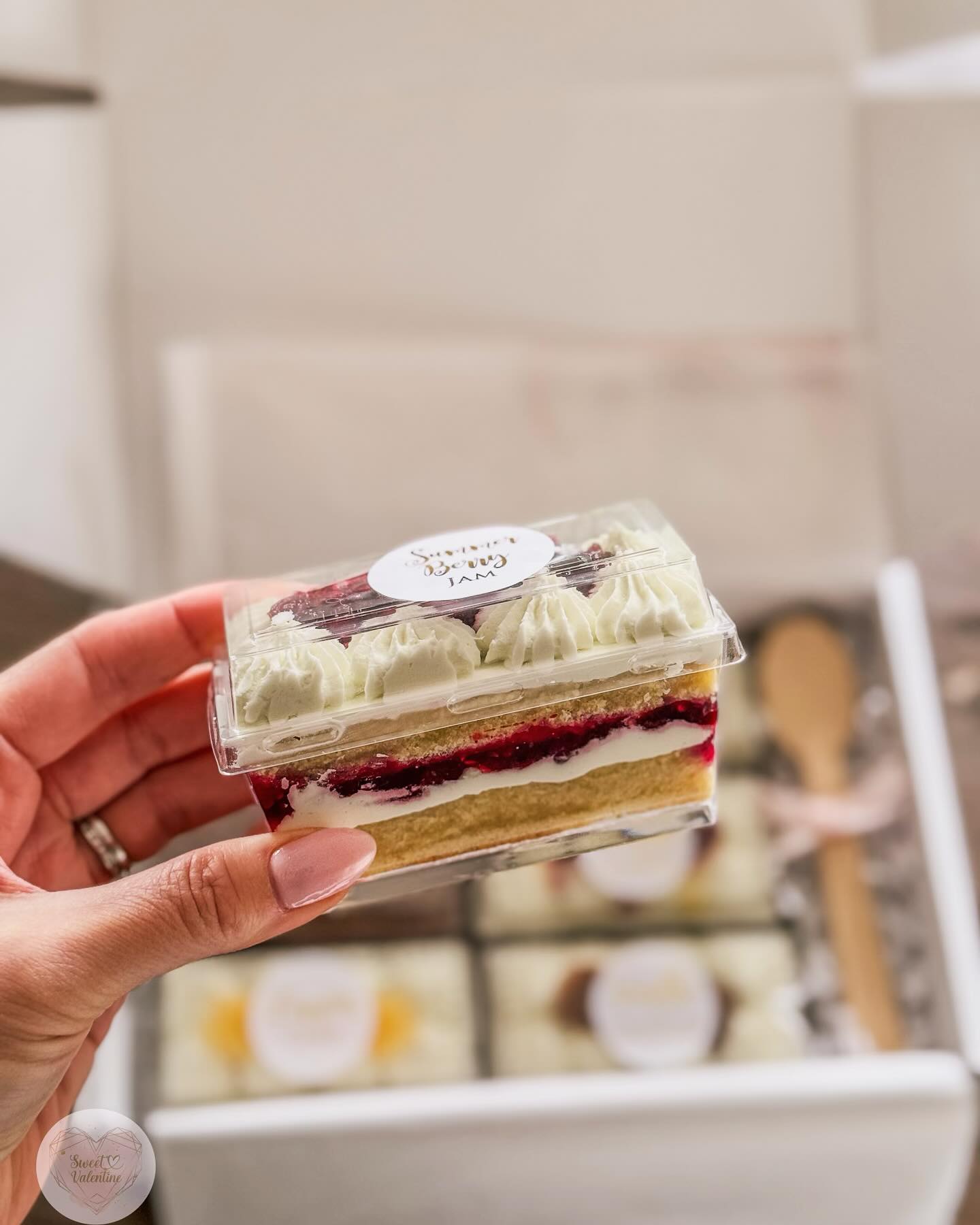 Calling all cake lovers!!!!
We now offer wedding cake sample boxes! Enjoy a selection of our most popular flavours from the comfort of your home, over a nice cup of tea (or a big glass of fizz!), and experience the delicious taste of our cakes with your partner and family! ❤️
Each box comes with 6 sample tubs, and each tub is a full to the brim with sponge, filling, and buttercream, perfect for everyone to get a taste
We’re delighted to announce our next 3 dates for sample boxes! Be quick, they’ll only be limited boxes available each month!
February - Sent out on Thursday 27th
March - Sent out on Thursday 27th
April - Sent out on Thursday 24th
Each box is £44.95, including delivery. We do of course offer collection from our Leeds location; these boxes will be £39.95.
For more information or to place your order, please visit my website (link in bio) 🩷🩷
.
.
.
.
.
.
.
.
.
#weddingcakesamples #samplebox #leeds #westyorkshire #leedsbaker #weddingcakesideas #weddingcake #weddingcakedesign #bespokeweddingcakes #weddingcakeinspiration #prettyweddingcakes #texturecake #uniqueweddingcakes #weddingcakeinspo #prettywedding #floralcakes #weddingcakes