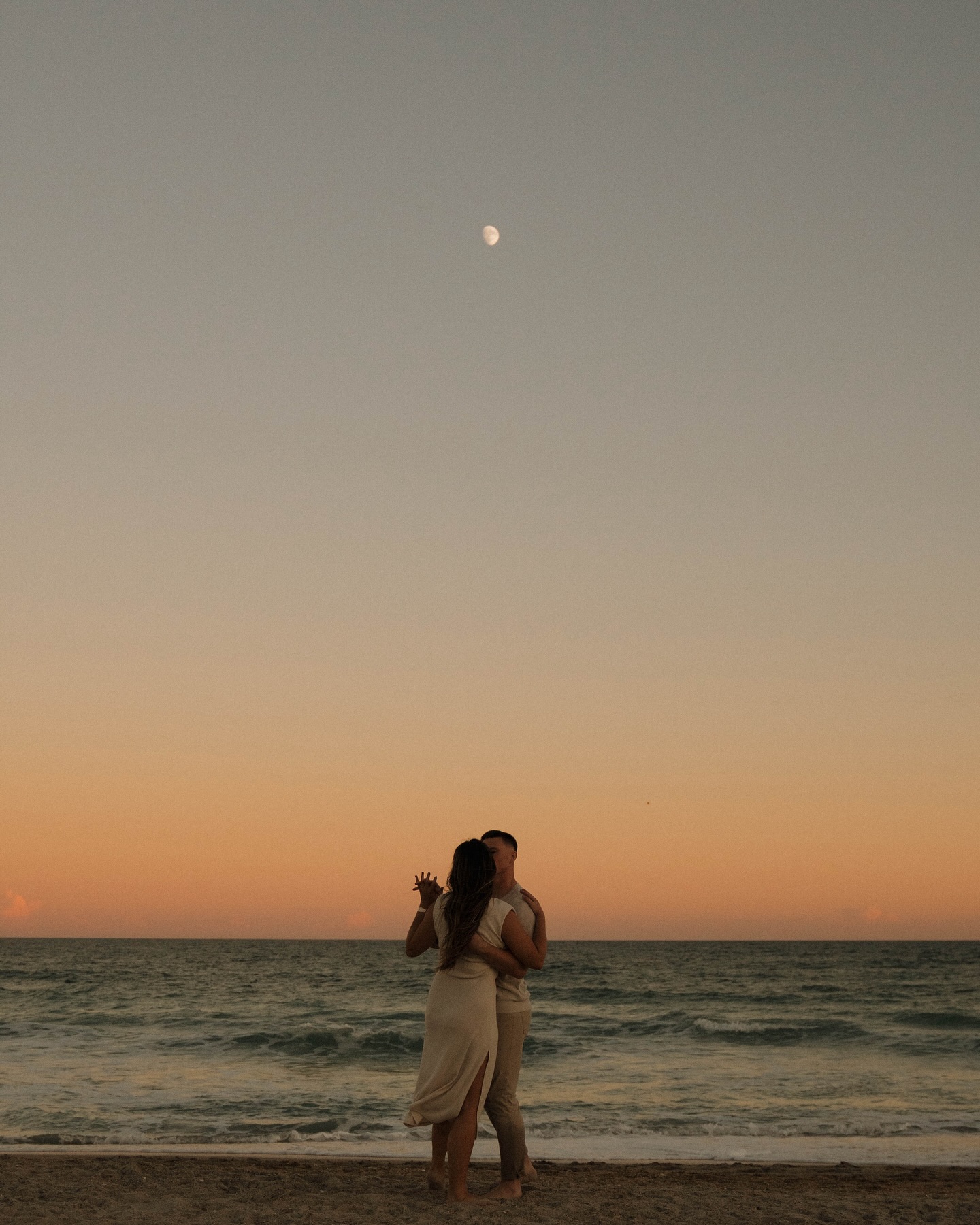 Celebrating & capturing love like this will never get old!! Canโt wait for those warm summer sunsets so soon ๐