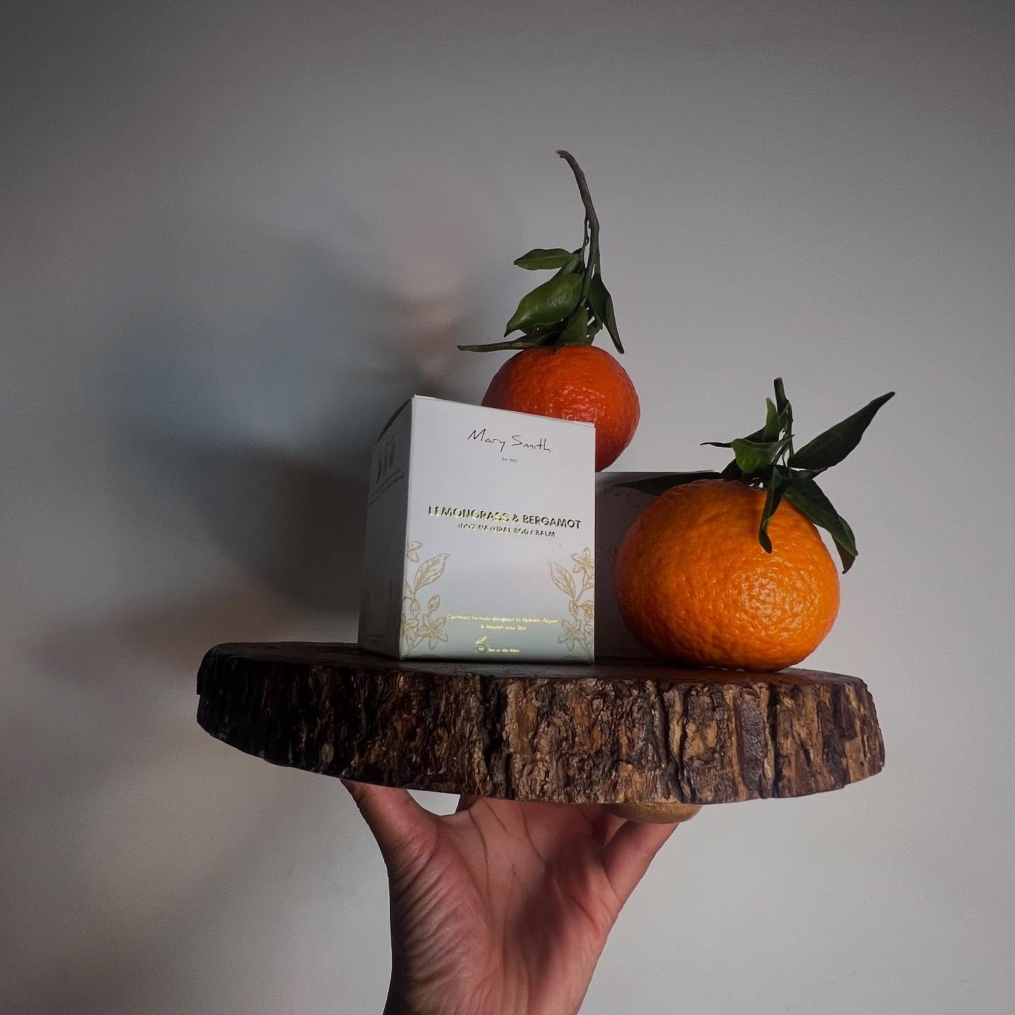 The citrus one 🍊🍋🍋🟩
Lemongrass & Bergamkt with a hint of Geranium.
Refreshing, uplifting and also scientifically backed to heal your skin.
Rates excellent on @yuka_app
Trust nature 🌱
#nature #productsforhairgrowth #creamfordryskin #naturalbodybalm