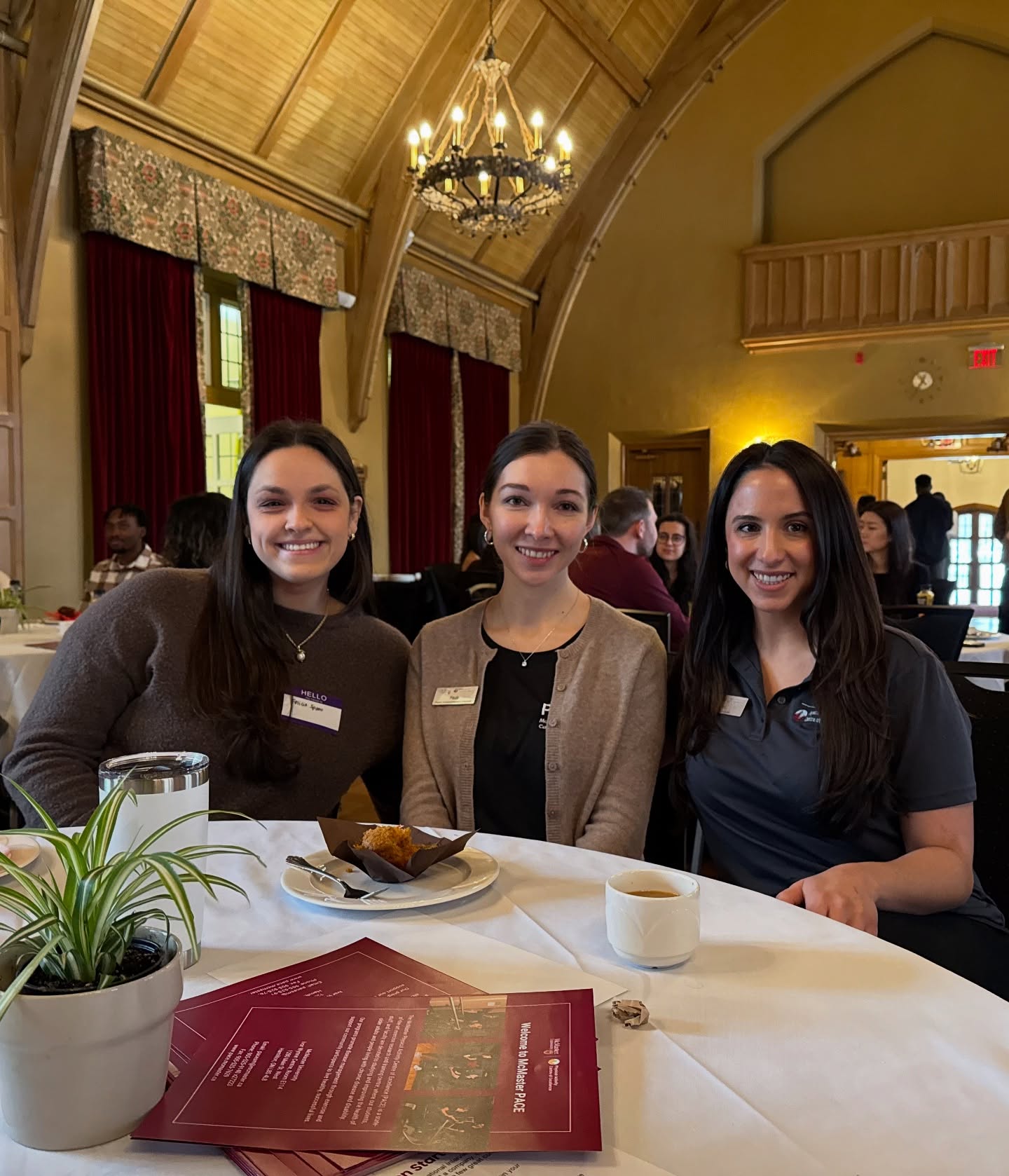 Feeling so grateful for the opportunity to attend the @mcmasterscec @mackinsociety Kinesiology Networking Breakfast @mcmasteru ! It was an incredible morning connecting with McMaster Kinesiology students exploring different career paths, including chiropractic. I loved sharing how Mac Kin played a key role in helping me discover my passion for chiropractic. As always, it was so nice to see familiar faces from @mcmaster.pace 🫶🏼🏋🏻♀️🥰 #mcmasteru #mcmasteruniversity #mcmasterkinesiologyalumni #mcmasterkin