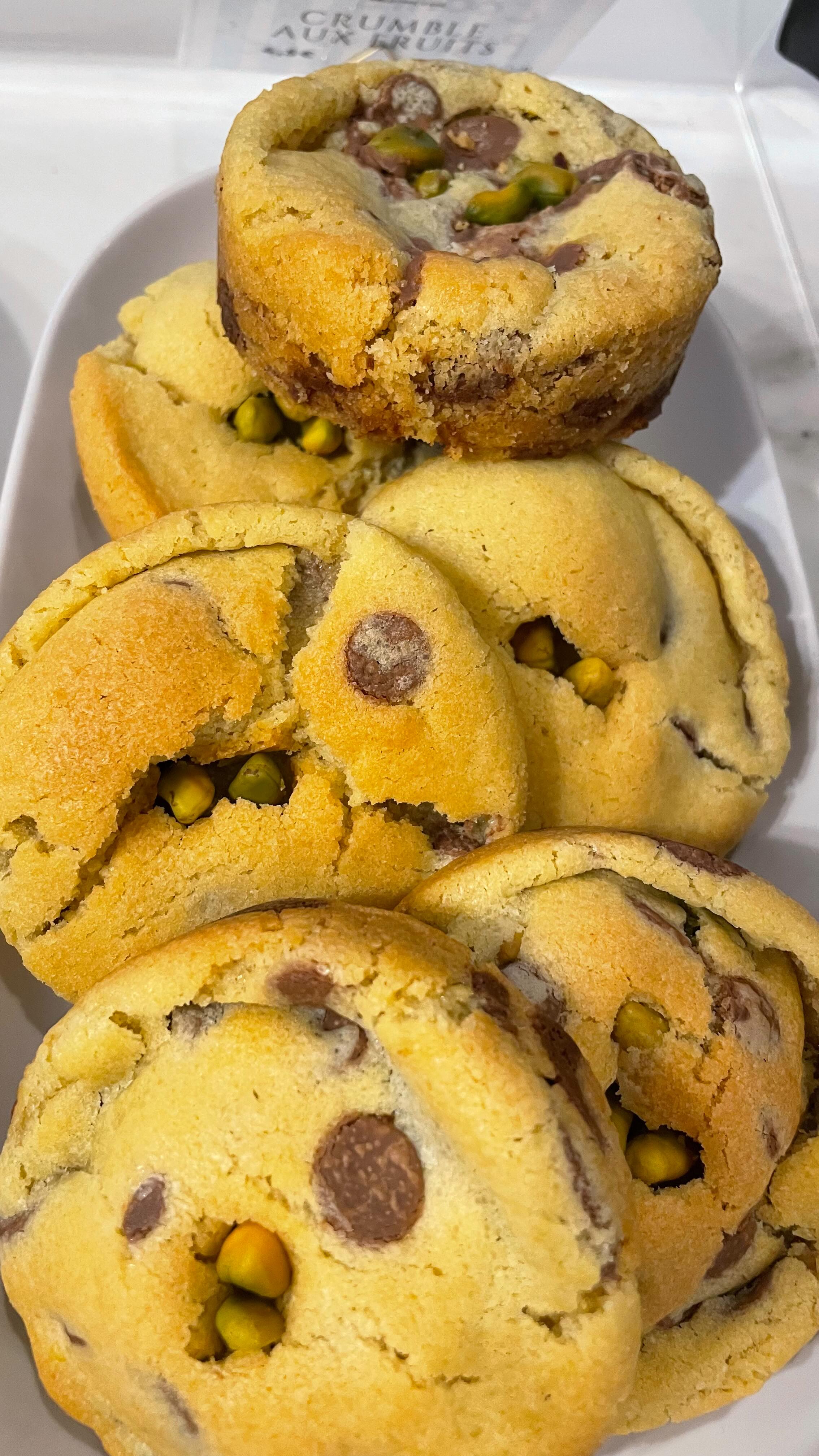 La recette de nos petits blondies hyper moelleux et trop gourmands 💙🌻
Beurre 340g
Vergeoise 300g
Sucre 200g
Œufs 200g
Farine 340g
Fleur de sel 4g
Chocolat 250g
Cuire 35mn à 170°C
Et vous avez le pas à pas pour tout réussir !
#brunchparis #culotteecafe #breakfastparis #coffeeshop #recipe #recette #homemade