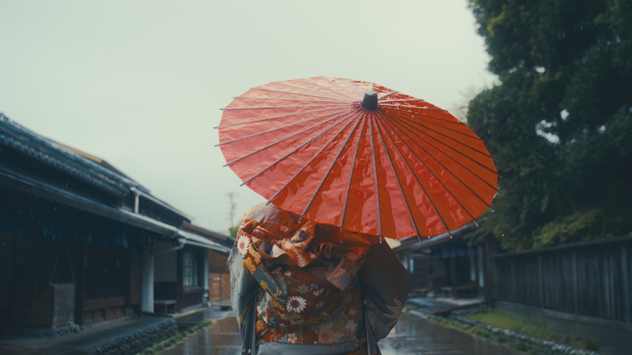 Do you want to. see the details in kimono? You can see beautiful works in real kimonos. You can wear real kimono in the real way of wearing. And walk in the shrine and the Kawagoshi ruins like fliming a movie.
#kimono #japaneseculture #shimada #luxurytravel #greentea #japanesecuisine #shrine #shizuoka #kakegawa #localtourinjapan #tokaido #chaji #sakura #photography #videography