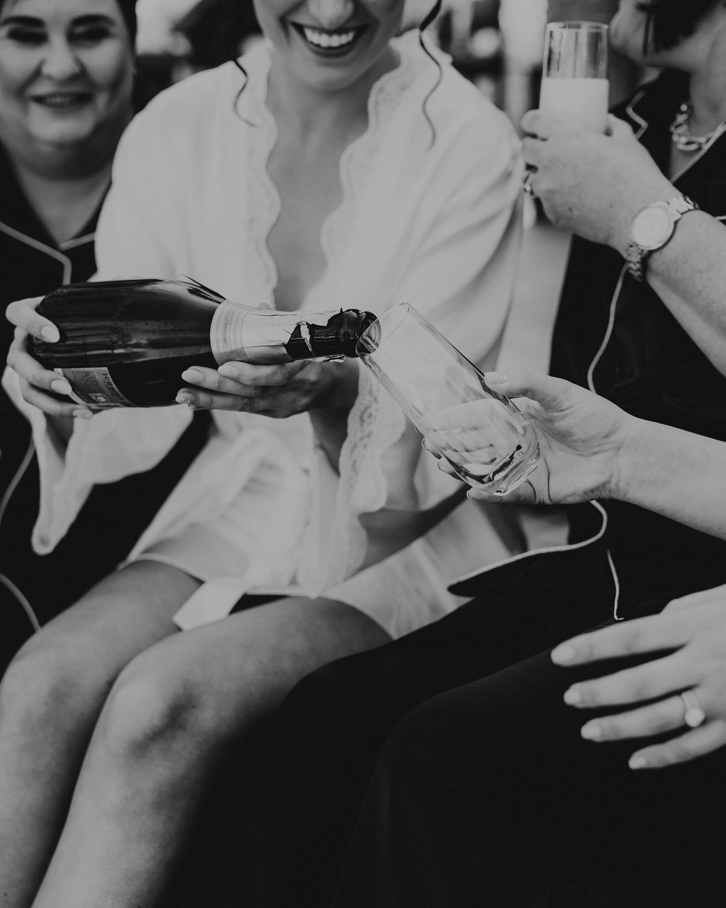 Getting ready: The perfect blend of chaos, but in the best way 🥂
Our bridal suite offers a calm atmosphere even when the girls are buzzing with energy while getting ready. Our accommodation capacity can sleep up to 50 guests. Pop the champagne, we’ve got the accommodation covered.
Have a look at our wedding packages ➡️ www.wildwoodvenue.com