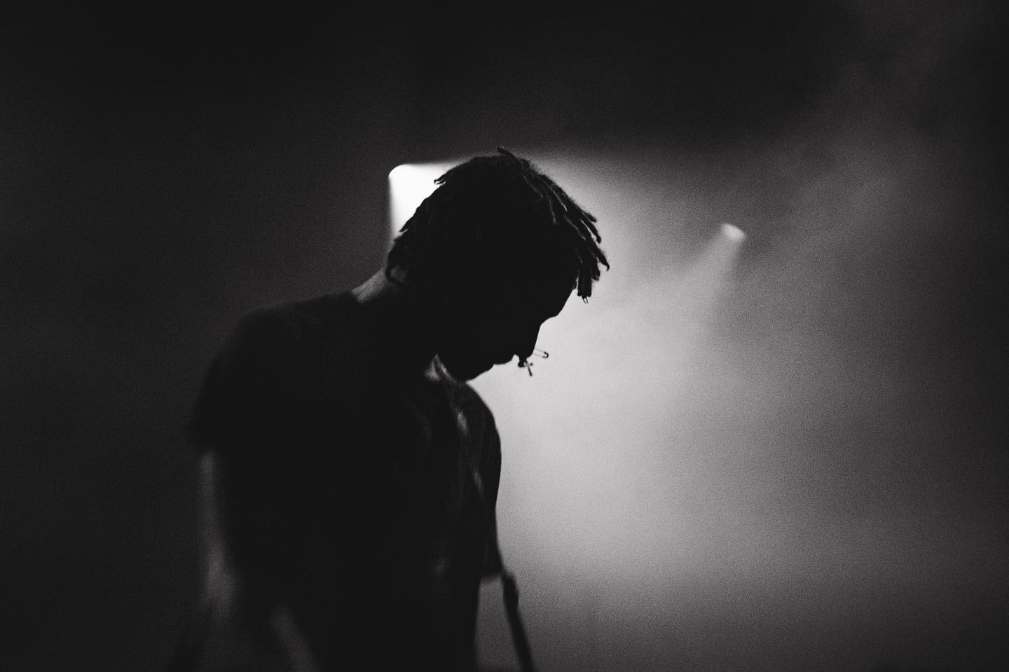 Wat een heerlijke avond gister…
En wat een fantastische band ontdekt!
@cldgwd
Ik hou van hun sound, een feest om te mogen fotograferen en mooie mensen op dat podium 🔥
Voor het eerst bezig met een Europese tour en hoop dat ik ze nog eens mag zien…
Onverstaanbare herrie met een wijn drinkende zanger, een shirt-loze drummer, een extraverte bassist met 3 kilo staal in zijn gezicht en ook nog een paar gloeiend hete gitaren…
LOVE IT ❤️❤️❤️