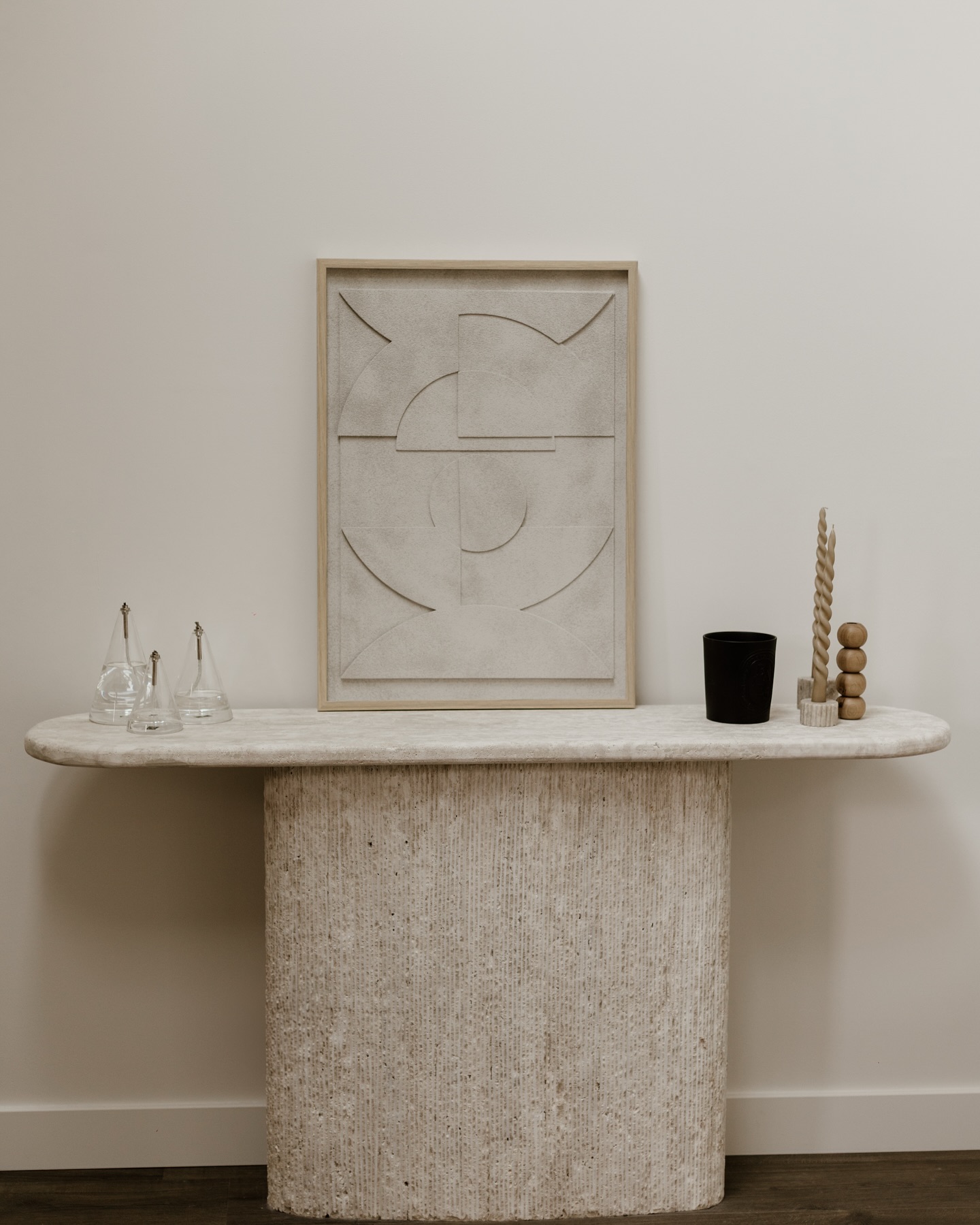 - PIO - ✨
Cette nouvelle console que vous aimez tant, sous l’objectif de la talentueuse @coralielescieux 🤍
•
•
•
#mada #travertin #home #travertine #marble #marbre #reno #renovation #architect #france #archilover #organic #instagram