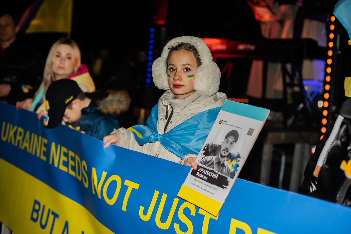 On Monday, February 24th, marking the third year of Russia’s invasion of Ukraine, we gathered in Zurich to deliver a strong message of unity and unwavering support for Ukraine. 🇺🇦
The solidarity demonstration, organised by @helvetiaforukraine and @real_ukrainianswitzerland , took us from Helvetiaplatz to Rathausbrücke, where we stood together in solidarity. 🇺🇦 🇨🇭
We are incredibly grateful for the strong support shown by the people of Switzerland. However, both the Ukrainian Association in Switzerland and Helvetia for Ukraine called for an even greater and more lasting commitment to Ukraine.
The speeches from @luziatschirky, @widmerceline (National Councillor, SP), @perparim.avdili (Municipal Councillor & President of FDP Zurich), and Halyna Petrosaniak (Ukrainian poet, translator, and literary critic) inspired us all to continue the fight for Ukraine.
„It is heartwarming to see Zurich mobilize itself to show what it stands for: solidarity and humanity,“ stated @matteib , ZhdU Co-President.
We were also deeply touched by the voices from Ukraine and the powerful singing performances by Lida Filyevych and Nazariy Sadivskyy.
Although much work remains, we are committed to standing strong in our support. Thank you to everyone who joined us and helped carry these messages forward💙💛 All pictures by @denysovaphoto