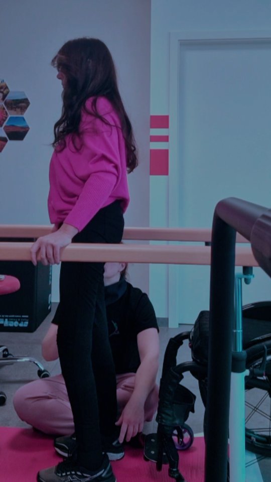 Abracadabra 👩🦽 🪄🚶♀️
.
#spinalcordinjury #standupforyourself #wheelchairlife #physicaltherapy #aufgebenistkeineoption