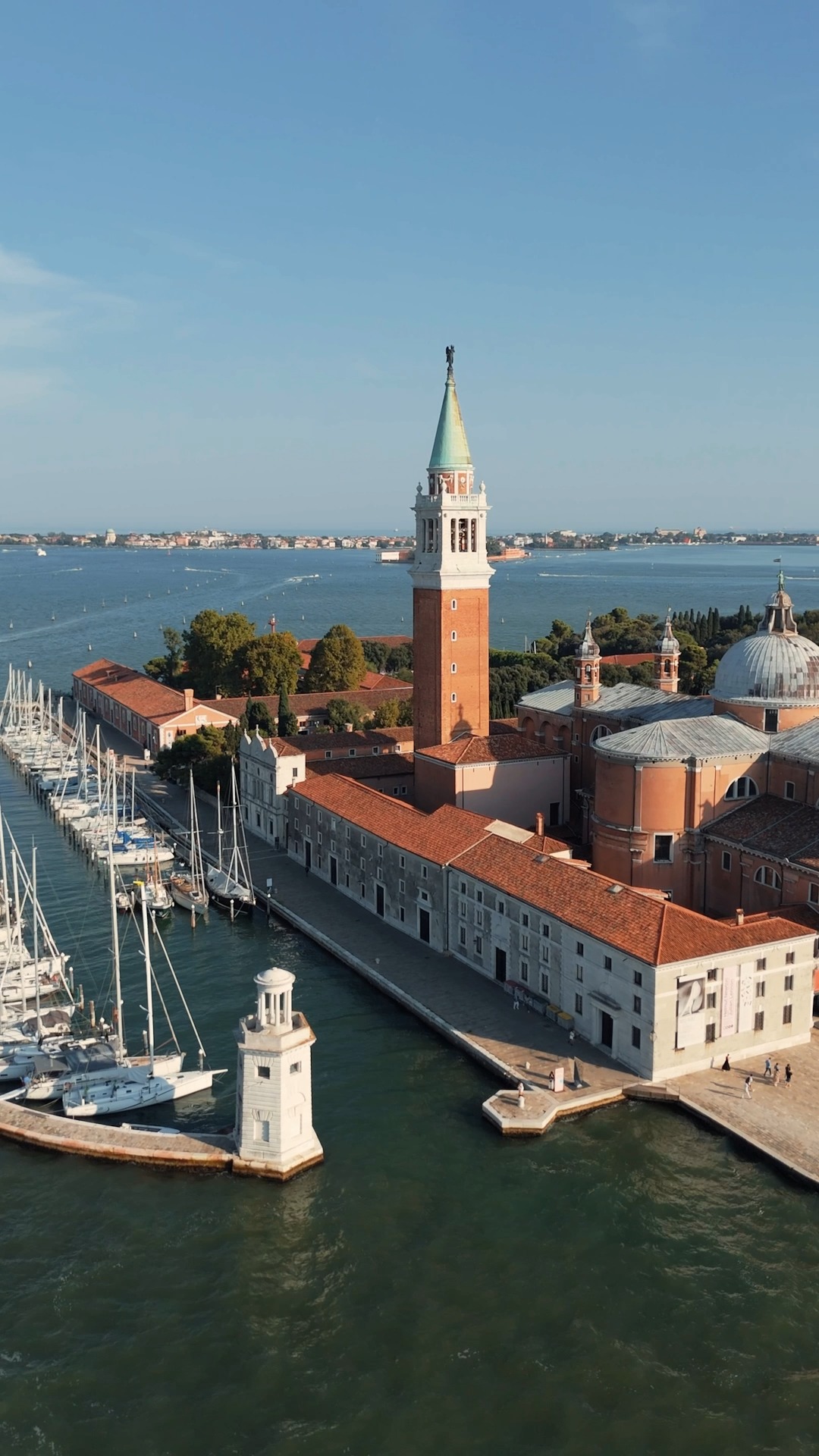 ✨🌍 Nous avons eu la chance de découvrir Venise tout en filmant l'exposition Homo Faber 🎭🌟, pour un client qui nous tient particulièrement à cœur. 🎥 Cette expérience restera parmi nos meilleurs moments de 2024. 💫✨
#homofaber #venise #kevwestprod #artisanat #louvre #watch #italy