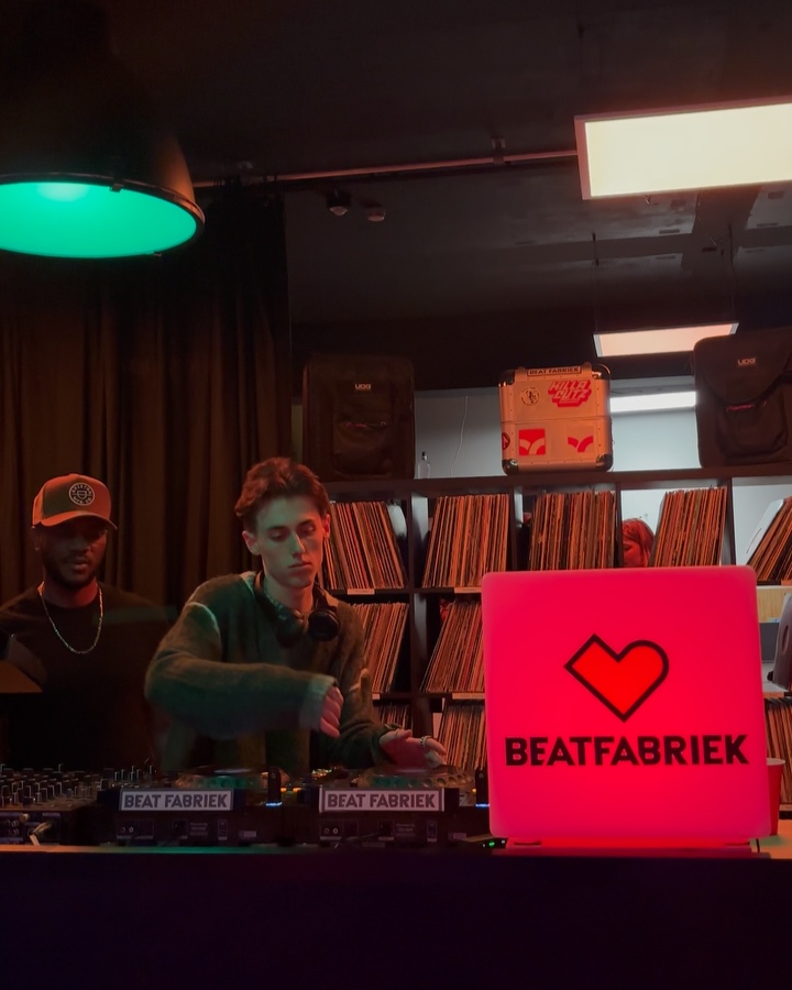 🎉 Last Friday finally was the official opening of our space! 🚀 🎶✨ A huge thank you to everyone who attended. And many more great moments in the future! 🥂🔥
Follow us for updates, events and more cool moments in the future. 📲✨
#grandopenjng #staytuned #beatfabriek #community #electronicdancemusic