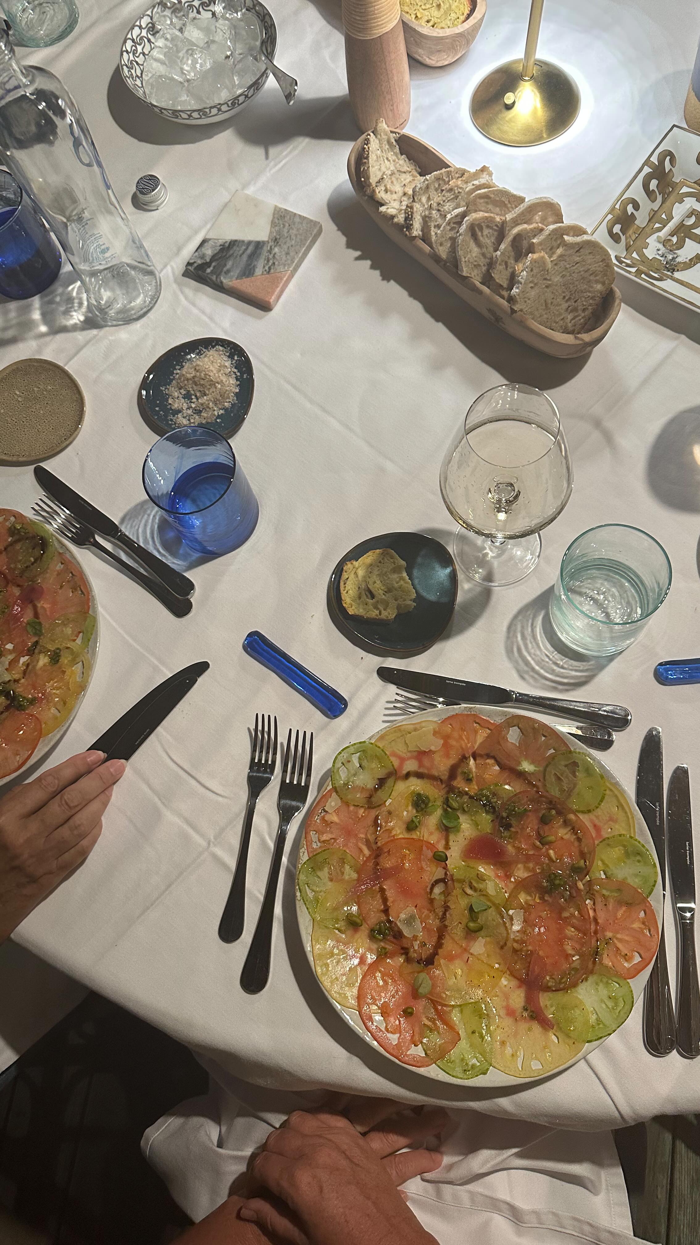 Mmmmm la tomate… vivement la saison ! 🍅
#byjoytraiteur #catering #byjoy #traiteur #sainttropez #sttropez #frenchriviera #traiteursainttropez #traiteursttropez #event #tomato #tomate #produitdesaison #local #traiteursurmesure #traiteurcléenmain #evenementcleenmain #freshproducts #cuisineenlive #livecooking #fruitsetlegumesdesaison #atable