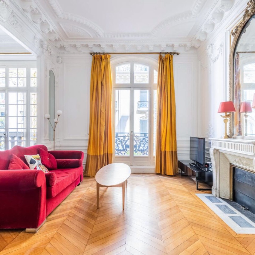 🏠✨ A real Haussmann jewel combining old charm and elegance, this apartment is located in the 17th arrondissement, near the Parc Monceau.
Renovated with quality materials, it offers optimal comfort. Warm atmosphere with the presence of a golden mirror and a coffee table adding a touch of luxury and refinement. The sleek design and impeccable finishes underline the prestigious character of this apartment.
🏠 2nd floor apartment
🌳 Typically Haussmannian wooden floor
🛋️ Spacious and bright living room with bright wooden floors
🛏️ Three comfortable rooms with 5 single beds and 1 double bed
🚿 Two elegant shower room and one bathroom
🍳 Fully equipped kitchen
Unique - Spacious - Modern
Book now via this link
👉 : https://www.evengestion.com/fr/all-listings?category=37888
#Evengestion #ParcMonceau #airbnb #realestate