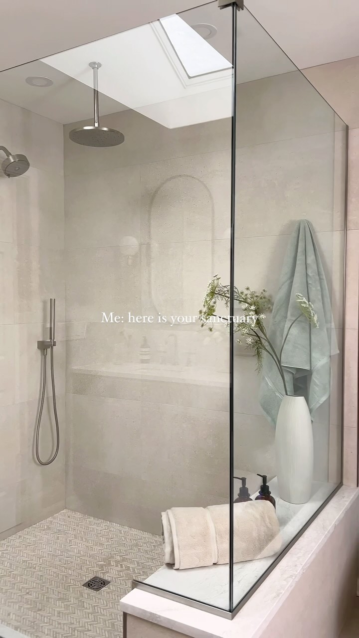 The Lake Bathroom!
A serene retreat where every detail has been carefully crafted to bring a vision to life..
This space is designed to embrace you in peace and relaxation every time you step inside..
Design can truly transform our lifestyle… I love design
Design/styling: @dianarizkodesign
#dianarizkodesign
#spalikebathroom #lakeview #luxurybathrooms #bathroomdesign #primarybathroom #renovation