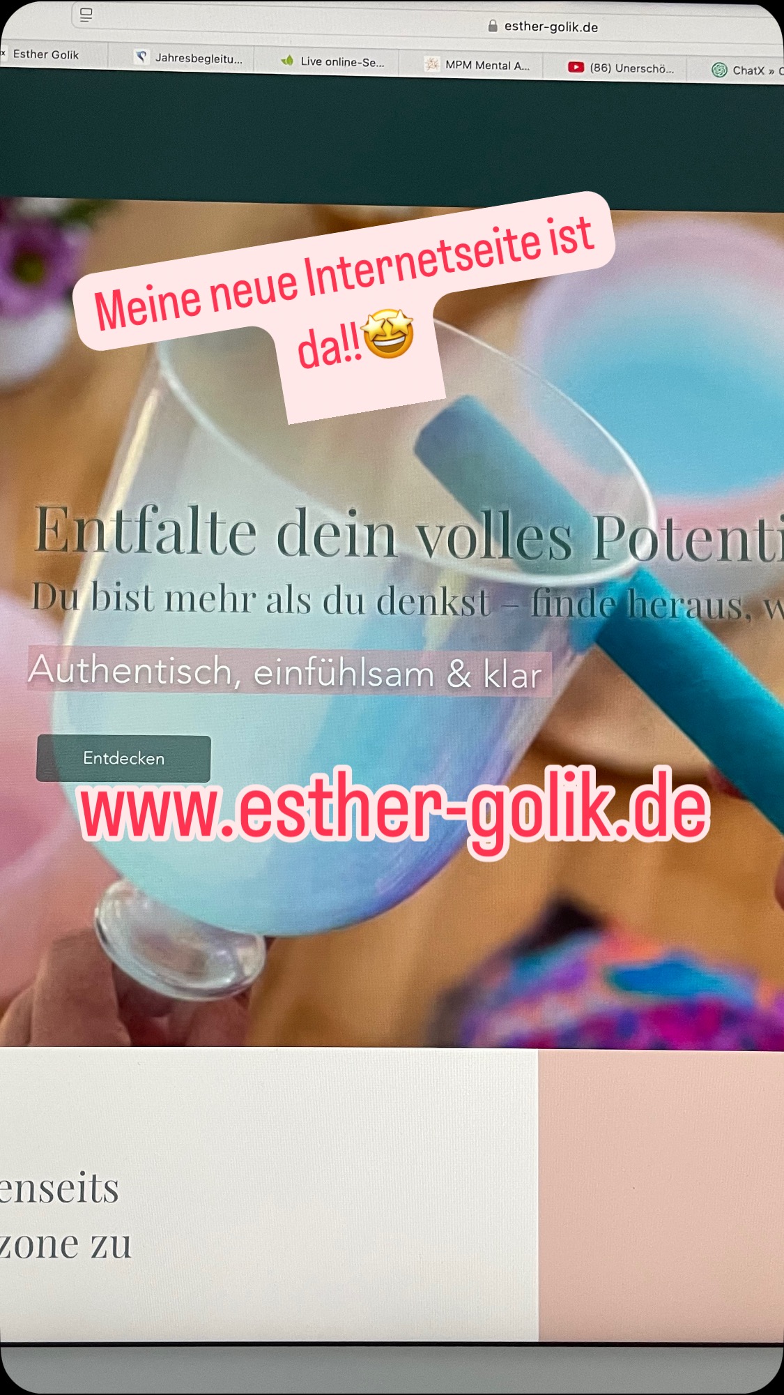 Ich freue mich riesig, euch meine neue Webseite vorzustellen! 🌟
Entdeckt die Welt der Aroma- und Klangbegleitung und findet heraus, wie ich euch auf eurem Weg zur inneren Balance unterstützen kann.
✨ Besucht jetzt www.esther-golik.de (Link in der Bio) und lasst uns gemeinsam an eurer Reise arbeiten!
Was interessiert euch am meisten an Aroma- und Klangtherapie? Lasst es mich in den Kommentaren wissen! 💬
#AromaTherapie #Klangtherapie #Wellness #EstherGolik