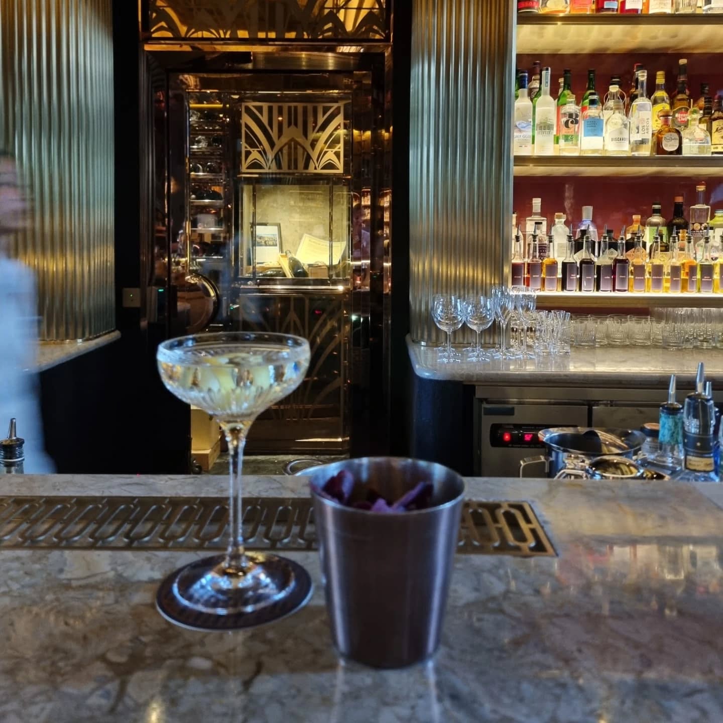 The most beautiful spots to eat and drink in Singapore ๐ธ๐ฝโจ๏ธ
โ Atlas: a gorgeous bar with killer martinis and great nibbles. They also have a food menu if you'd like a more substantial bite to eat @atlasbarsg
โ MO Bar: recently awarded one of the 50 best bars in Asia, MO Bar is located at the Mandarin Oriental and had a great vibe. The drinks were yummy and you got lots of snacks to go with it. @mobarsg
โ Raffles: there are several restaurants and bars at the iconic Raffles - their afternoon tea is a must and if you're staying there you're in for a treat - their breakfast is one of the best I've ever had. The Writers bar is also a must visit. @raffleshotelsingapore
โ Marina Bay Sands have several restaurants and bars with a view, I visited the Spago lounge which had an amazing view. Of course it's a bit of tourist trap and super expensive but service was good and that view is unbeatable! @spagosingapore
*
*
*
*
#foodietravel #travelwithaview #dreamybars #singaporeeats #singaporebars #instafoodie #bucketlisteats #travelgram