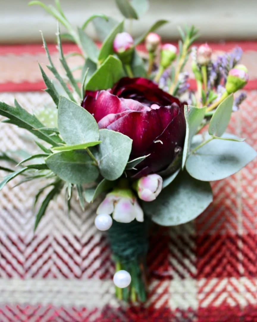 A wee buttonhole from last week's wedding at Dundas Castle. Looking forward to being there again on Sunday for their open day. Hope to see you there #dundascastle #dundascastleopenday #buttonhole #ranunculus #winterwedding #weddingfloristedinburgh #weddingflowersedinburgh