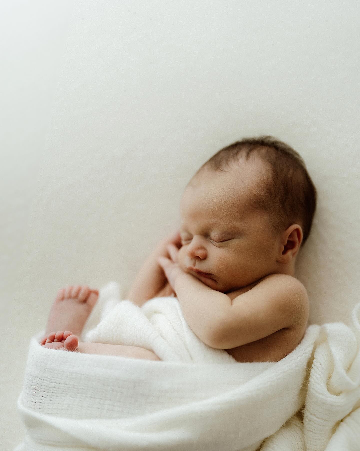 This little love was my last newborn captured for 2024 all the way back in November. I had no idea only a day later I would end up with a broken ankle, 3 ruptured ligaments and be out of the game for the next two-three months 🤪
I have been working so hard with my rehab (trying to avoid surgery) and yesterday I captured my very first newborn for 2025. She was an absolute doll too 🥰
I promise I’m going to be better at sharing more and I know I’m not starting out well really considering this is my first post for the year and we are in February 🫣
Life has been throwing me a lot of ‘resilience building’ situations in the last 6 months but I’m crossing my fingers things are on the up and I’ll find my feet again in no time ✨
Beyond grateful for your continued support and love. Your DMs, likes and comments absolutely do not go unnoticed 🫶🏻