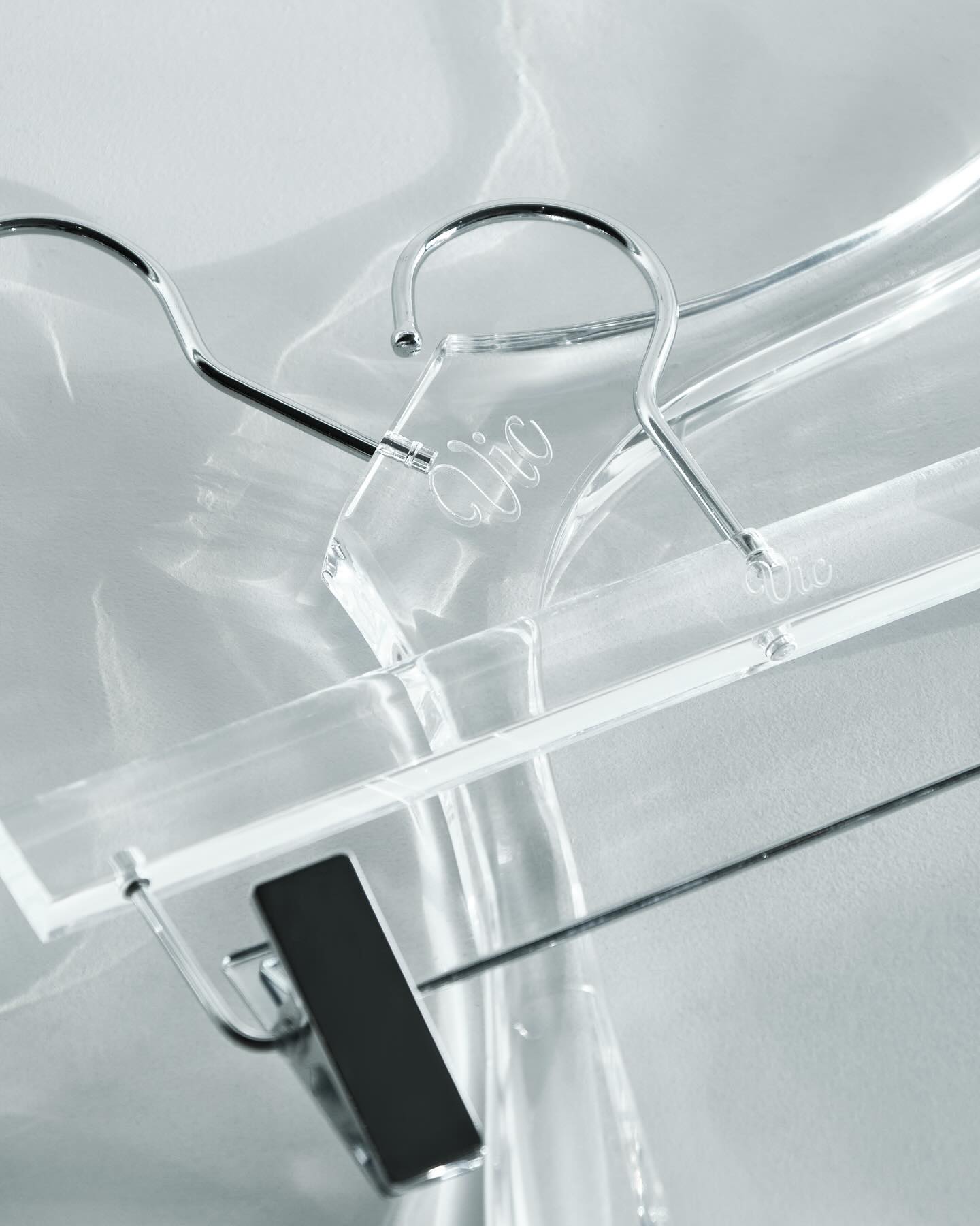 Acrylic Hangers: The Perfect Blend of Luxury and Elegance
Acrylic hangers are more than just functional—they are a statement piece for your wardrobe or retail space. With their sleek design and crystal-clear appearance, acrylic hangers enhance the presentation of garments while providing practicality and enduring quality.
#dailyretailsupply #drs