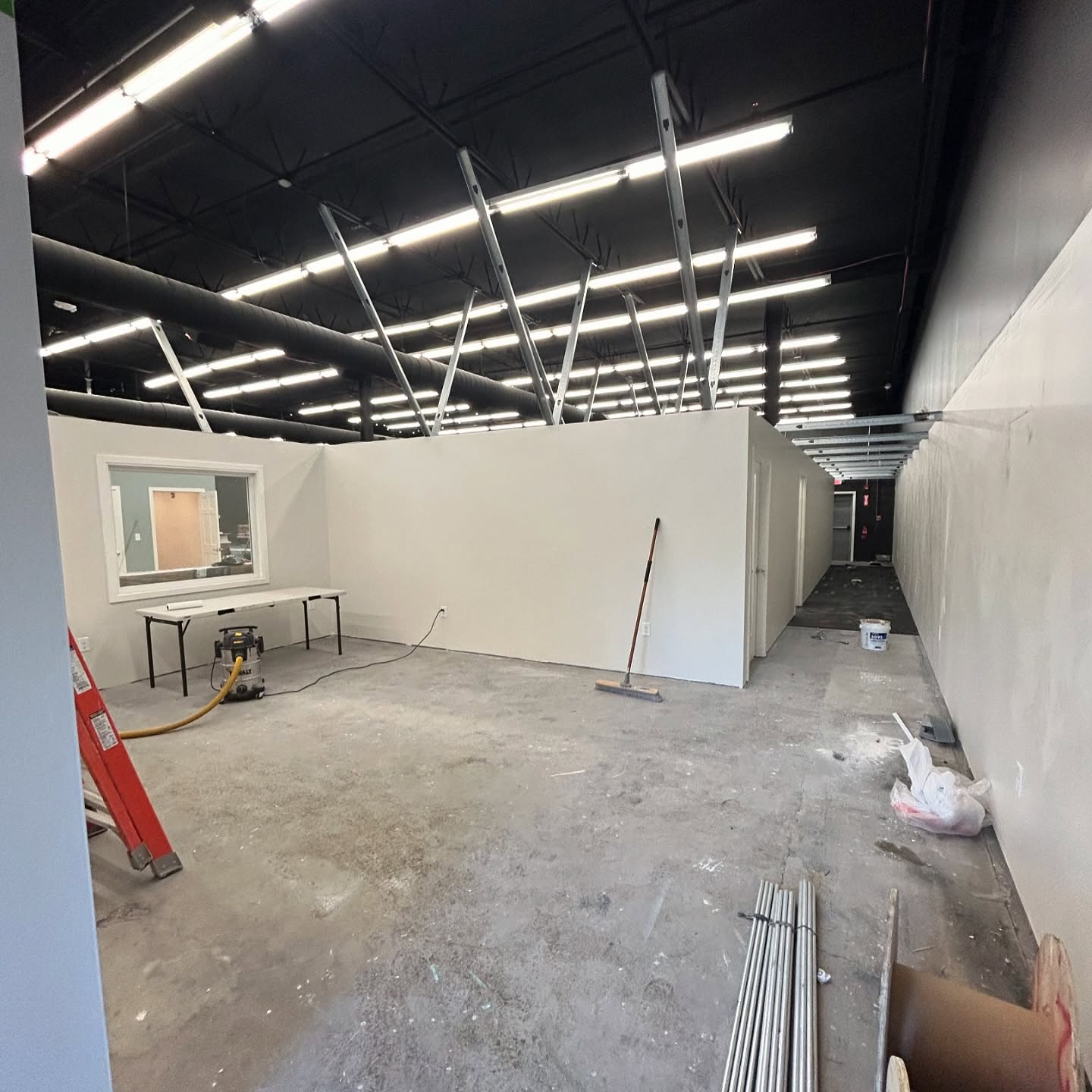 MOVE UPDATE‼️‼️
•
Due to a few inspection delays, we have unfortunately delayed our move to Saturday 2/08/2025! So in the meantime we decided to give you guys a sneak peak of what to expect at our BRAND new space going into 207 Cambridge Street Burlington MA.
•
Believe us now?
RAISE THE BAR.