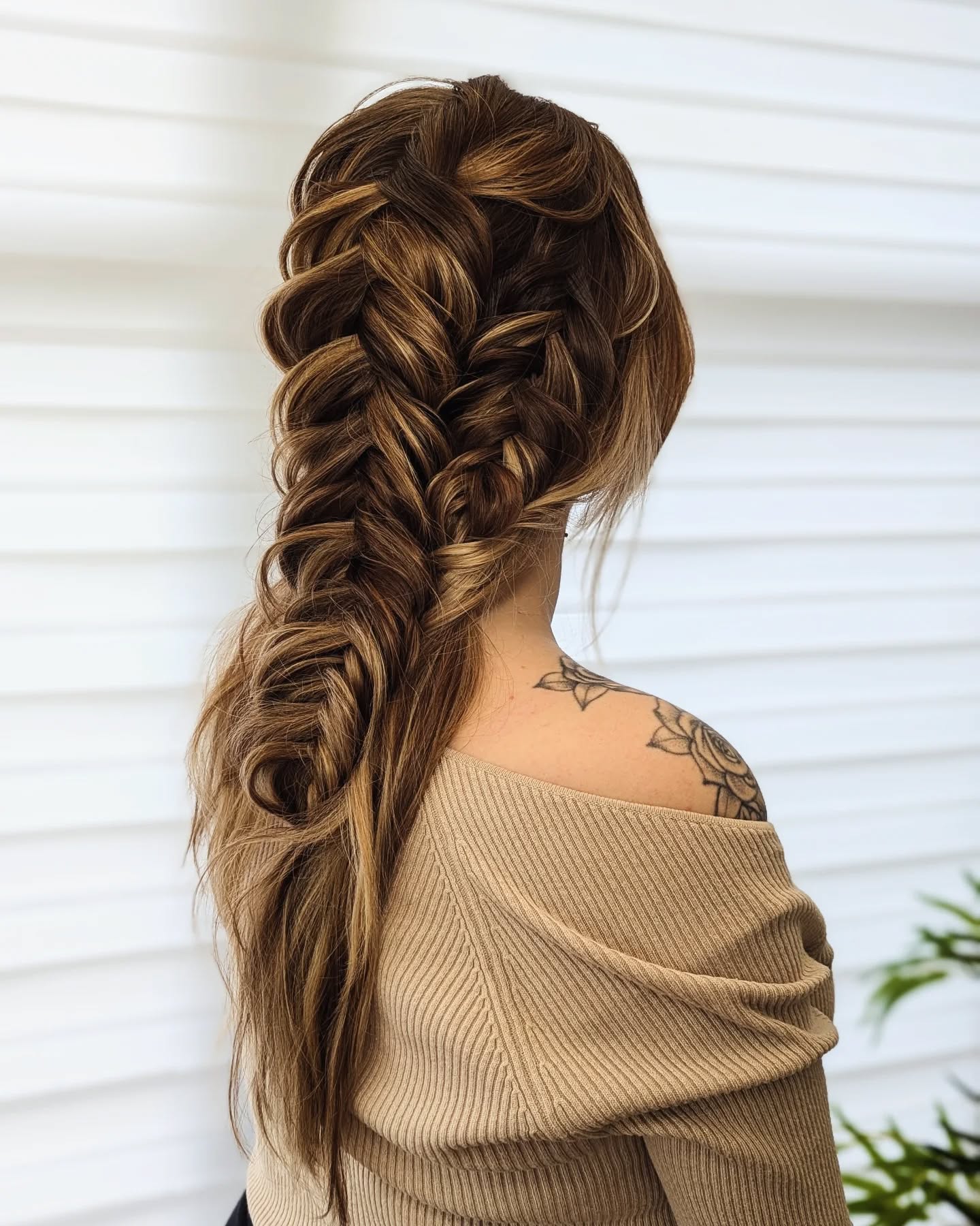 Free happy vibes with every beach boho hairstyle 🐚🌴
Your experience with me will be relaxed, calming and fun ☺️
Wedding mornings can be stressful, but I can assure you it doesn't have to be that way.
Hire me as your beach boho bridal hair and naturally beautiful makeup expert, I'll bring all the reassuring and happy vibes to make your bridal morning an enjoyable one 🫶🏼
Sit back and relax as I recreate the dream bridal look we planned together at your trial...you'll look and feel the most special you ever have 🥹🫶🏼
Head to my website www.oceanwaveshairandmakeup.com to explore my bridal experiences, Becca x 🌊
#cornwallbridalhair #weddingmakeupcornwall #weddingmakeupdevon
#cornwallbridalmakeup
#cornwallmakeup
#devonbridalhair #devonbridalhairdresser #plymouthweddinghair #plymouthbridalhair #makeupartistcornwall #makeupartistdevon #makeupartistplymouth #bridalmakeupdevon #bridalmakeupcornwall #plymouthmakeupartist
#bohoweddinghair #bridalhaireducation
#UKbeachwedding
#mermaidweddinghair
#bohobrideinspo
#devonelopement #cornwallelopement #dartmoorelopement
#ukelopement #devonweddinghair #cornwallweddinghair #bohohairdevon #bohohaircornwall
#ukbeachweddingvenue #beachweddinghair