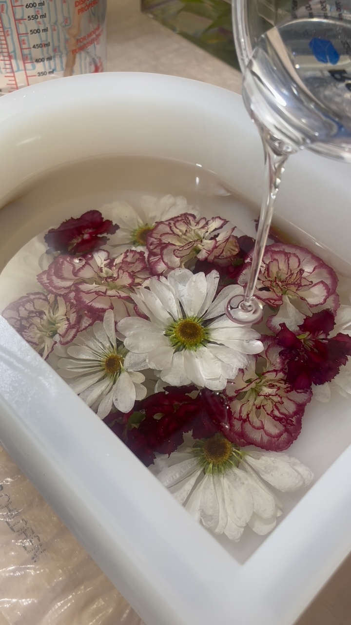 layer by layer, magic is created with these. 🌸
#floralarrangement #resinflowerpreservation #weddingbouquet