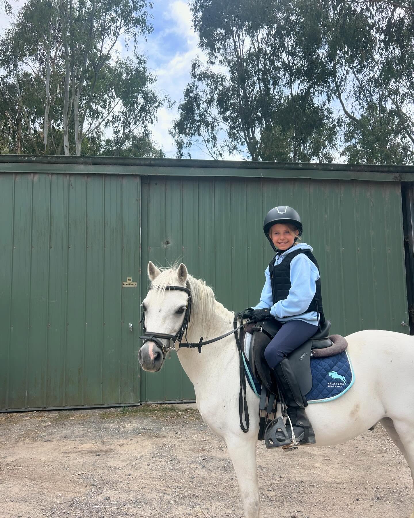 ✨ TERM 1 BEGINS TUESDAY 28/JAN ✨
We’re excited to announce new group and semi-private lesson slots for 2025!
Lessons available 7 days a week, with convenient after-school/work and weekend options. Beginner or advanced riders of all ages welcome!
Choose from weekly or fortnightly lessons to suit your schedule.
Ready to start your riding journey? Call or email us with your preferences today!🐴💙
#horseriding #RidingLessons #2025termone #StartRiding #EquestrianLife #horses #ponies