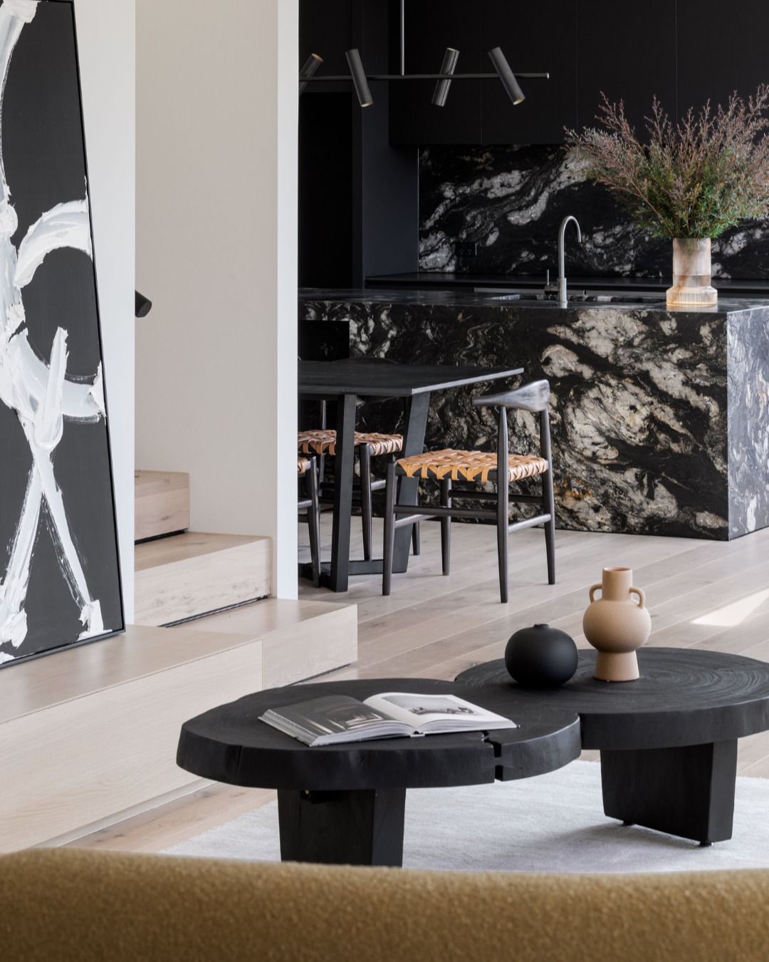 DESIGN PROJECT // Attention to detail makes all the difference. Our Parklands project focuses on creating a space that is thoughtful and timeless, with every element working together to bring comfort and style.
.
Interior Design: @aria.interiorstudio
Furniture Curation & Styling: @auraandforminteriors
@cdkstone
@studiogallerygroup
@kwerkfurniture