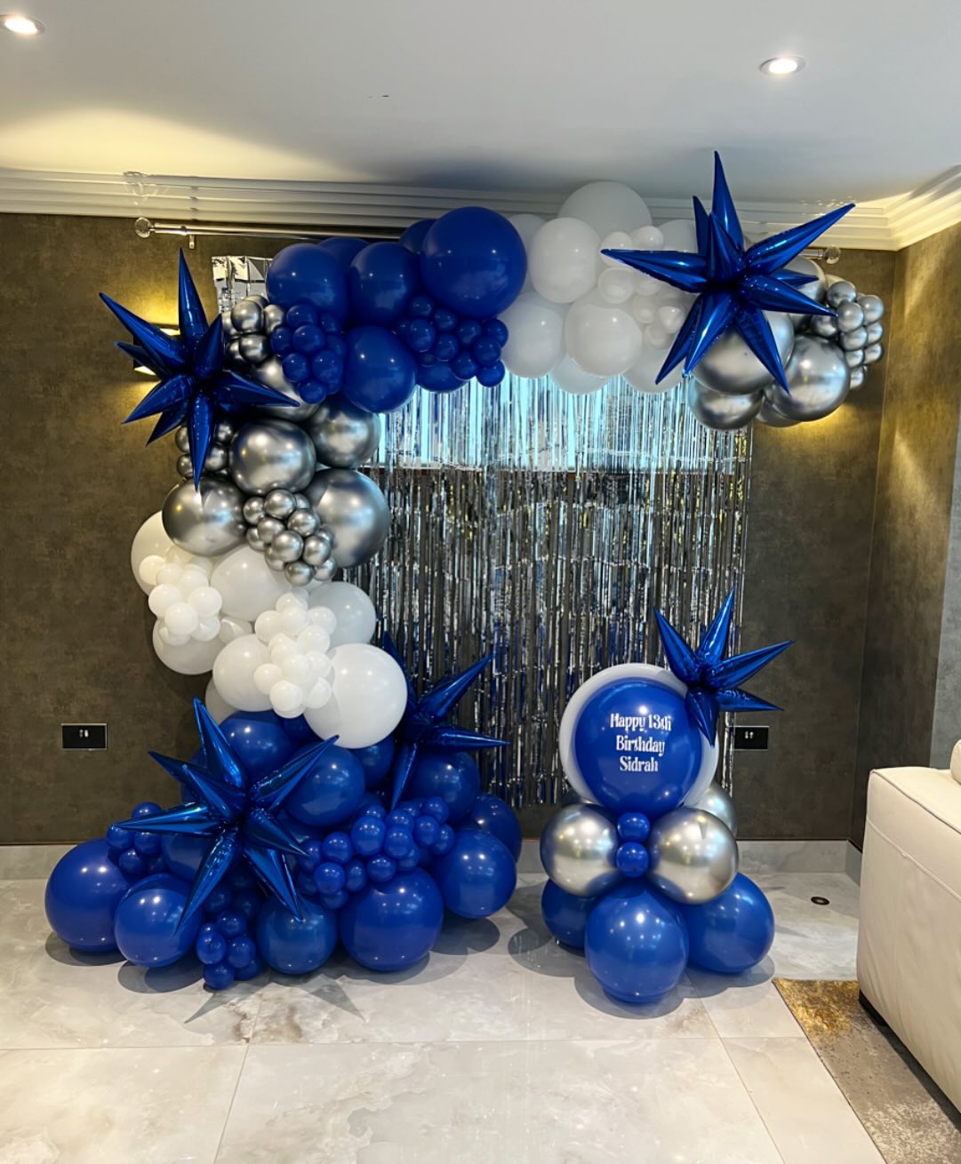 13th Birthday 🥳 Loving that pop of blue 💙 DM us for all your events!
.
.
.
#birthday#birthdayparty#birthdayballoons#birthdaydecor#backdrop#buckinghamshire#kidsbirthday#balloonarch#personalisedballoons