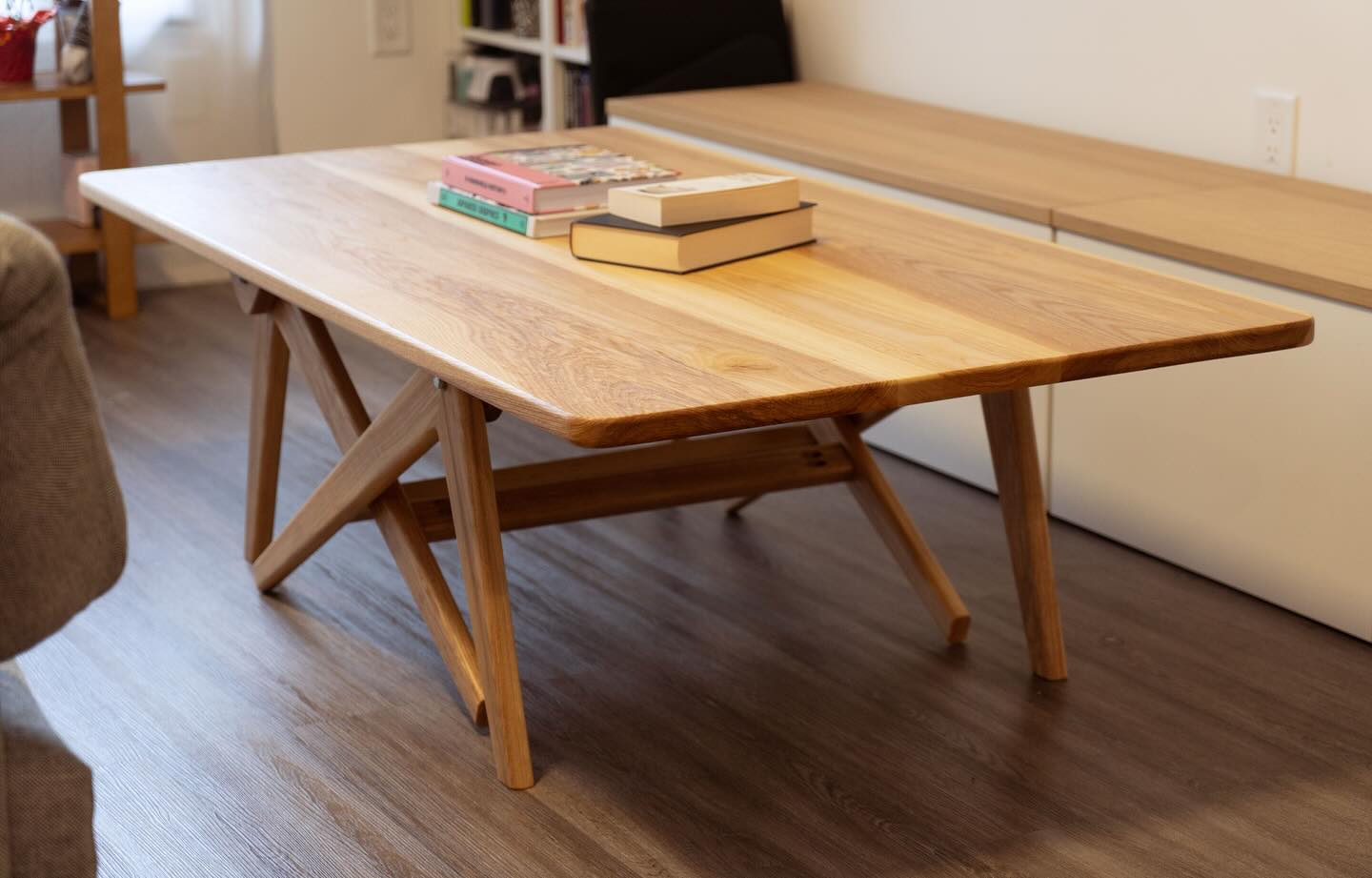 Another build, another opportunity to learn something new! 🛠️ ☺️
Made entirely out of 5/4” Ash, this table transforms from a coffee table to a dining table in about 30 seconds. Such a neat design, and a great space saver!
#pathdesign #followyourpath #pathdesignco #transformertable #coffeetable #diningtable #woodworking #woodworker #customfurniture #hardwoodfurniture #smallbusiness