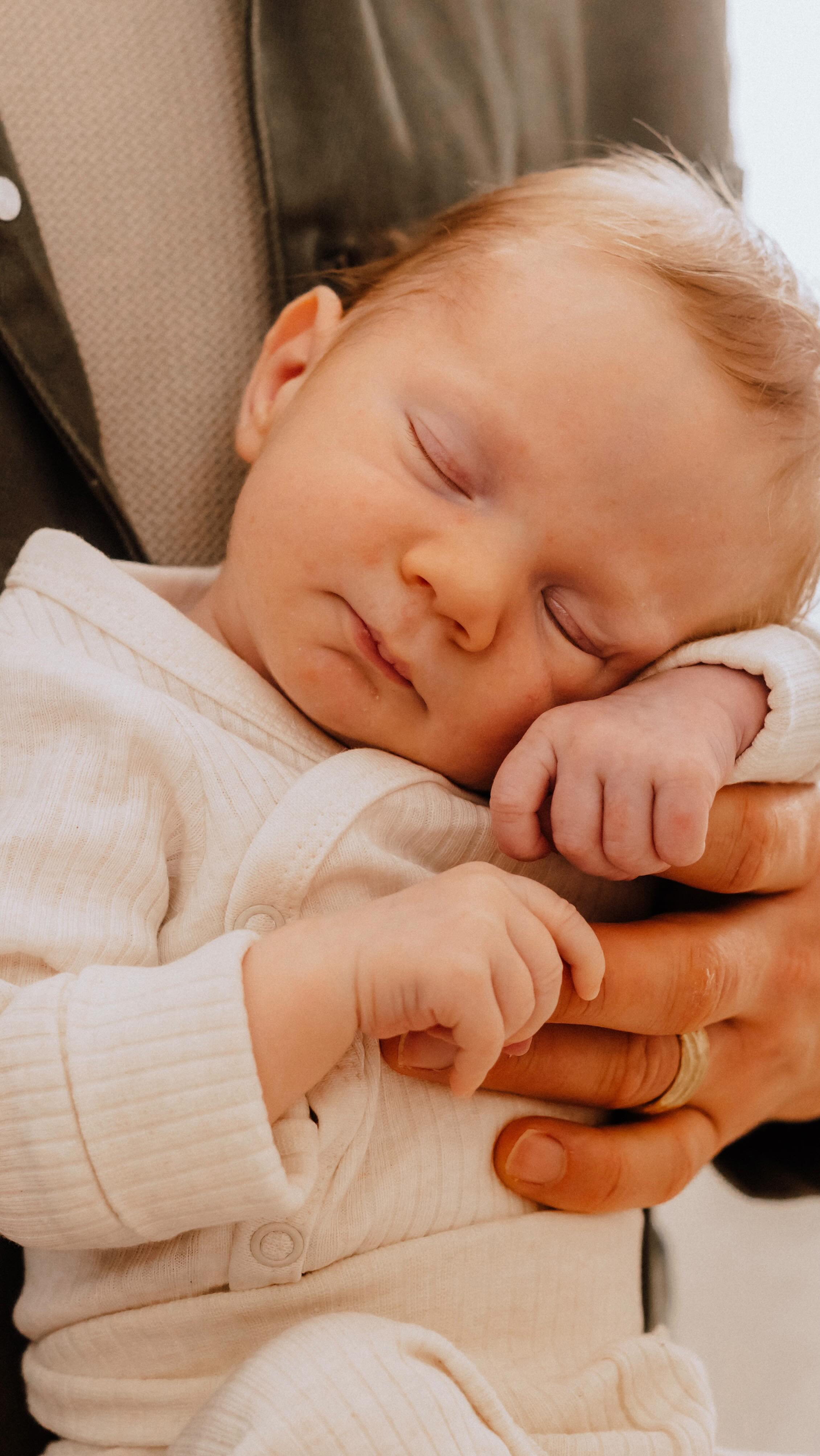 Newbornshooting von dem absolut süssen Ilay vor einem Jahr 🥰 bald kommt schon das zweite Baby und ich freue much SO sehr diese schöne Family wieder fotografieren zu dürfen ❤️ can’t wait 😍📸
Möchtest auch du dein Baby bei mir fotografieren lassen? Meldet euch bei mir am besten per Mail an info@studio-oneshot.ch
Ich freue mich riesig ❤️📸😊
#newborn #newbornphotography #newbornbaby #newbornphotographer #baby #babyshooting #cutebaby #babyphotography #familytime #family #familygoals #familienfotografie #familienglück #familienfotografie #familienshooting