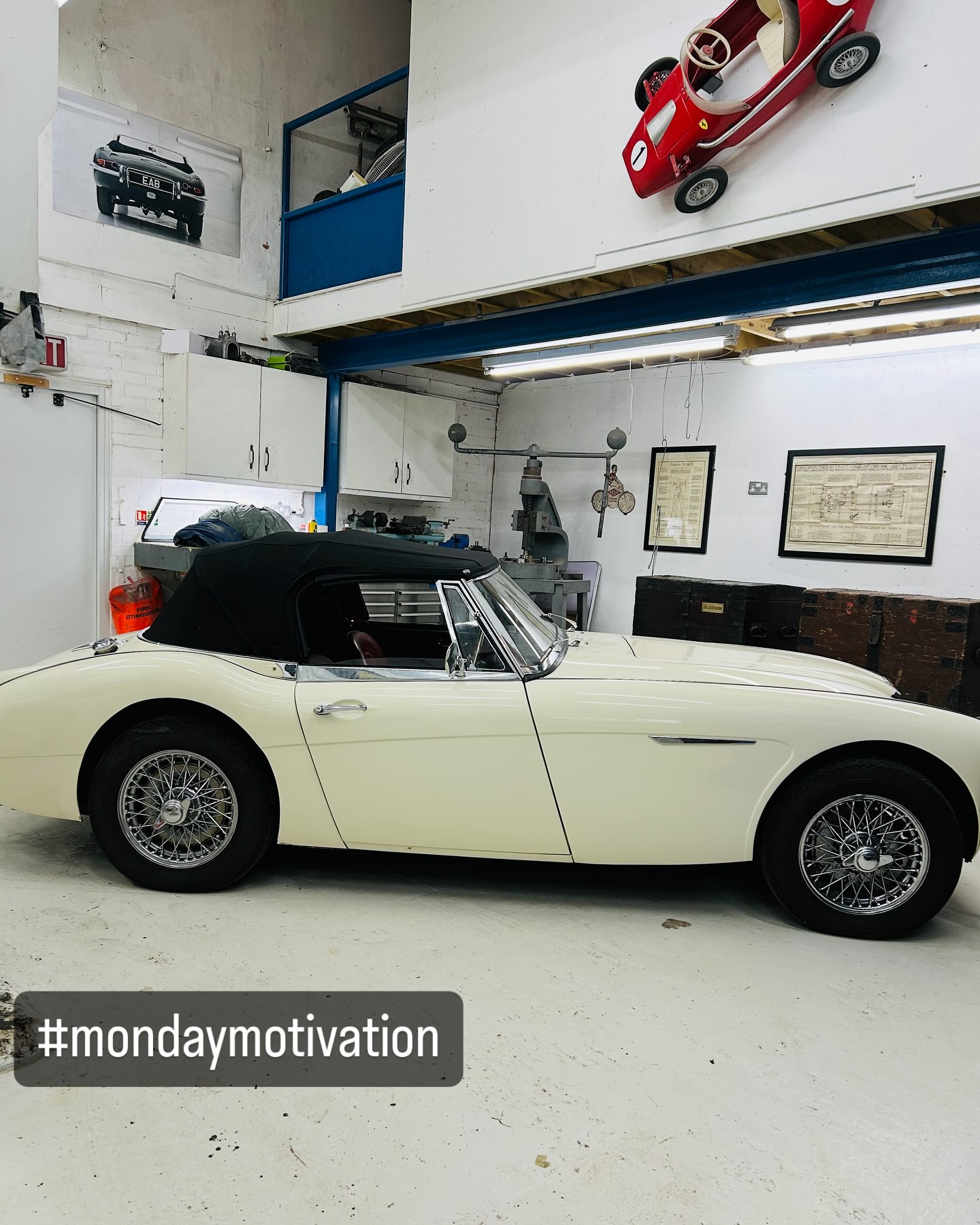 This beautiful Austin Healey came in for a check over and a few subtle improvements including, chrome period mirrors & a retro look Bluetooth stereo with usb charging
#austinhealey #classiccar #classiccars #classiccarsdaily #restoration #classicmotors #drivetribe #petrolhead #carsofinstagram #vintagecars #motoring #photooftheday #panelbeater
#vintage #drivetastefully
#metalshaping #panelbeating #fabrication #paintwork #heritageskills