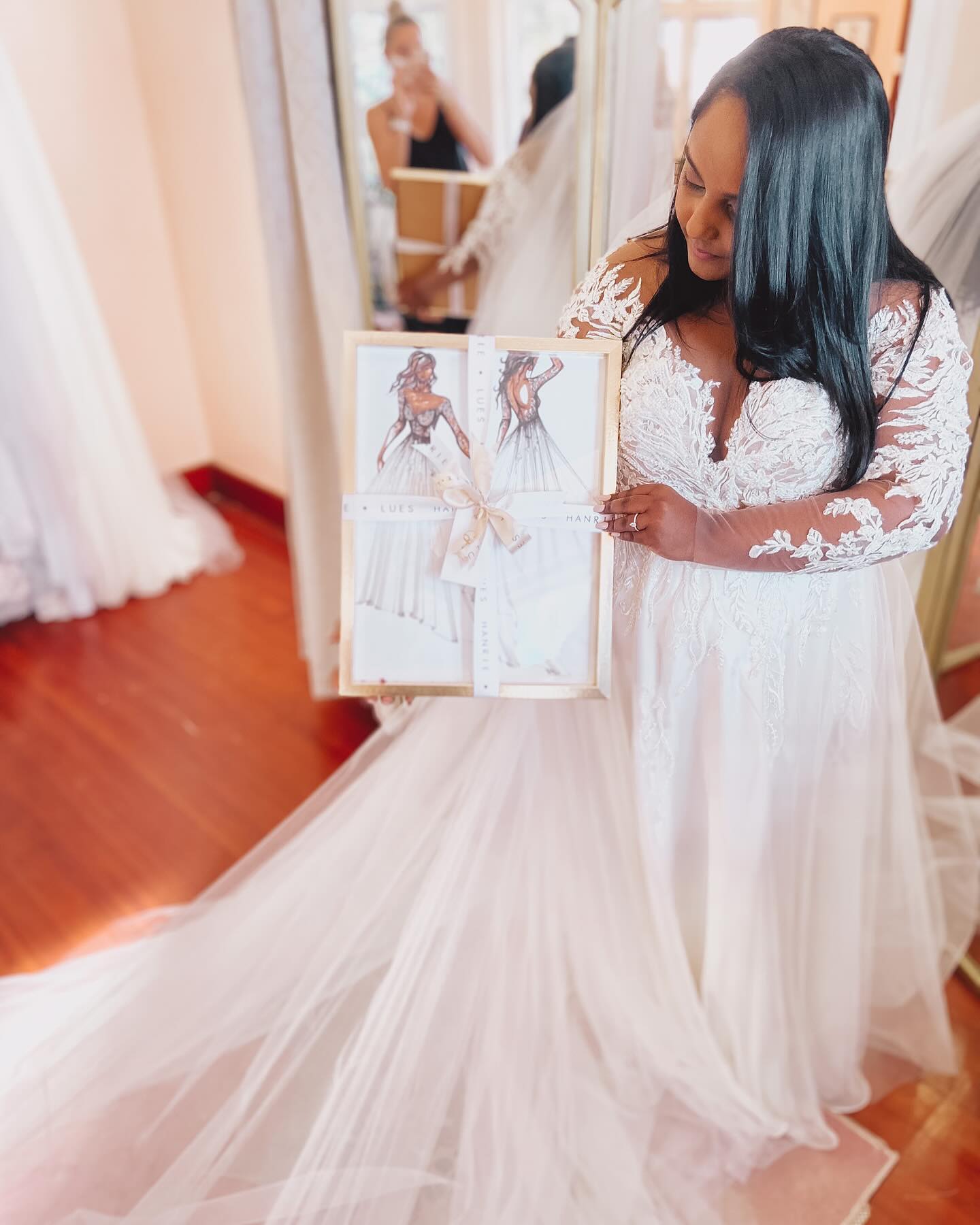 • THE SKETCH •
It’s what sets the bespoke experience, above all others! The custom designed & made journey, is what wins awards & makes the ultimate in bridal dreams come true. Starting with a rough pencil sketch, brainstorming fabric & playing around with design elements…. Your dress evolves and comes to life, little by little, allowing you to be a part of the entire process. Each fitting offering the opportunity to further fine-tune your custom design.
Contact Hanrie directly for any information, regarding the bespoke process.
hanrie@hanrielues.com