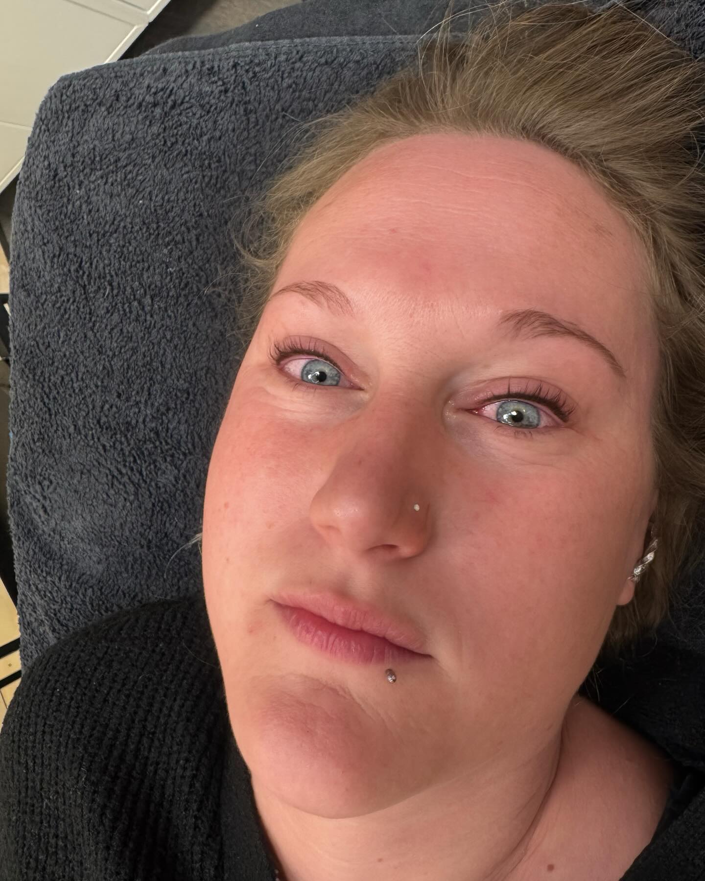 Voor deze dame een mooie infralash eyeliner
Hoe mooi komen haar ogen nu uit 😍
Ze kan niet tegen make-up bij haar ogen en is voor bijna alles allergisch als ze wat op doet dus dit is de perfecte oplossing.
Toch opgemaakt de deur uit en nooit wat er aan hoeven doen.
Wil je ook weten wat ik voor jouw kan betekenen,dm of 06-31763025
Www.sdibrows.nl 06-31763025
#inklessstretchmarksremoval #permanentmakeuplippen #permanentemakeup #pmu #pigment #wenkbrauwen #brows #browbar #sdibrows #miainkt #hairpigmentation #heerhugowaard #oudkarspel #Alkmaar #Noord-Holland #powderbrows #lipblush #lippigmentatie #academy #opleidingen # cursussen #microdermabrasie #microneedling