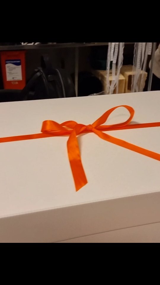 Floristiopiskelijat valmistelevat morsiamen koristeita ja morsiuskimppuja häämessujen muotinäytöksen malleille 🥰 Näytökset lauantaina ja sunnuntaina klo 12. Näytösten välissä morsiuskimput esillä AhlmanEdun osastolla E411 🌸🌸🌸
@ahlmanedu #häämessutjajuhlat #tampereenhäämessut @haamessutjajuhlat #asta