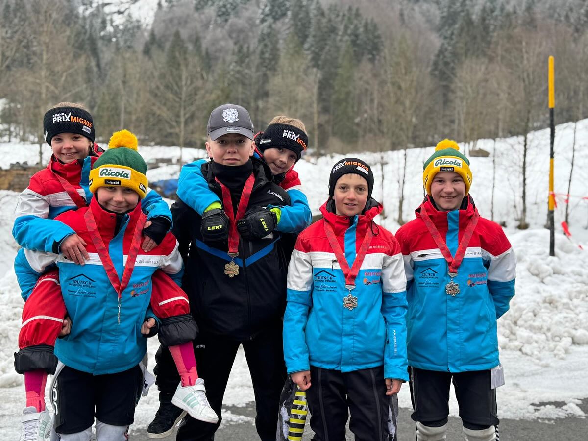 Heimvorteil genutzt! Überragende Bilanz bei der GP Migros Quali im heimischen Hoch-Ybrig🤩 6 Plätze fürs Finale in Davos herausgefahren! Finn 🥇 💪💪💪 Amy, Matteo, Raoul, Yven 🥈 💪💪 Jan 🥉💪 Weiter so, der ganze SCO gratuliert und ist Stolz auf euch!