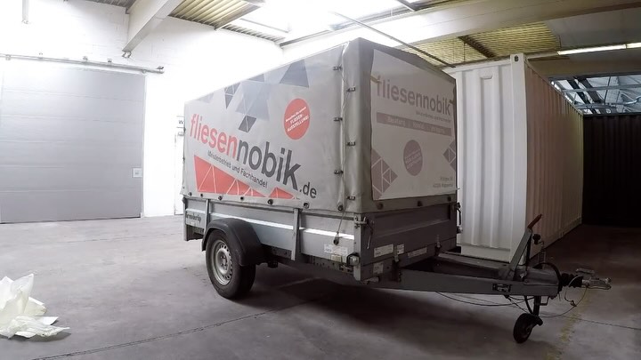#anhängerbeschriftung für @fliesennobik.de aus #wuppertal
#fliesen #anhänger #folierung #largeformatprinting #werbetechnik #fliesenhandel #fliesenleger #meisterbetrieb #remscheid #fliesenausstellung #terassen #badezimmer #handwerkrockt