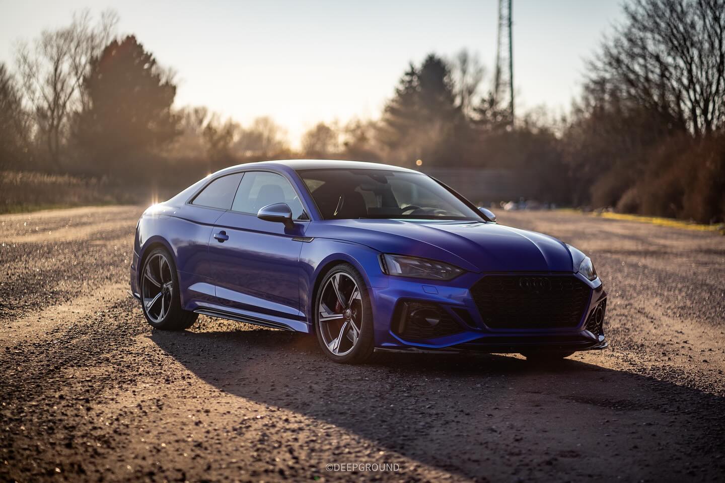 Dieser schöne Audi RS5 hat eine Vollfolierung in Bahama Blue bekommen. Das Dach wurde in schwarz glanz foliert und ebenso kamen vereinzelnde Akzente in Carbon. Auch im Innenraum haben wir alle Leisten in Carbon foliert. Auf Wunsch gab es auch noch einen Scheibenkeil. Der Kunde ist sehr glücklich mit diesem Ergebnis! 😍
Danke für das Vertrauen! 😋
___________________________________________________ #deepground #rs5 #rs5coupe #wrappedcars #turbo #audirs5 #lowstance #slammed #blue #carporn #cars #wrapped #audi #wrappedworld #folierung #audipty #motorsport #pwf #low #bagged #stancenation #perfection #audilove #insta #instagood #follow #picoftheday